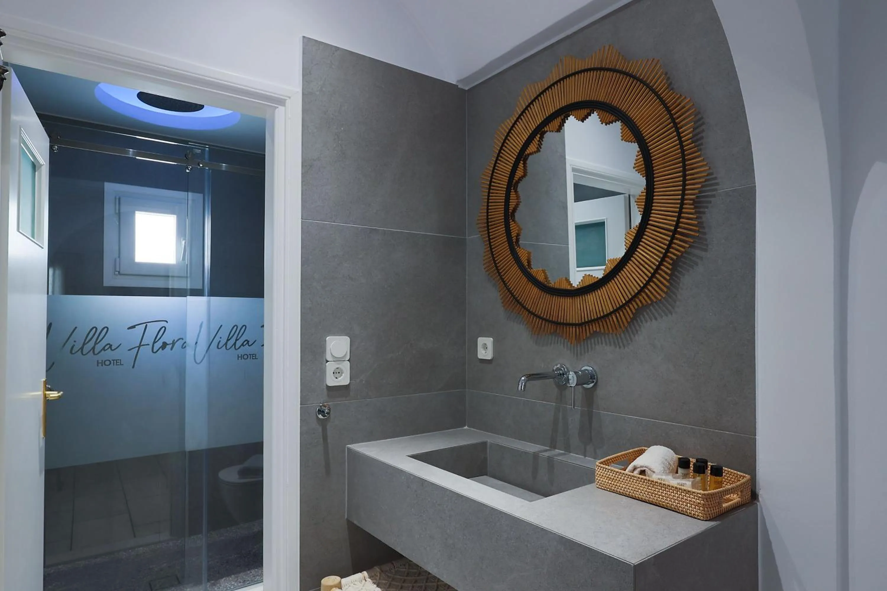 Shower in Hotel Villa Flora