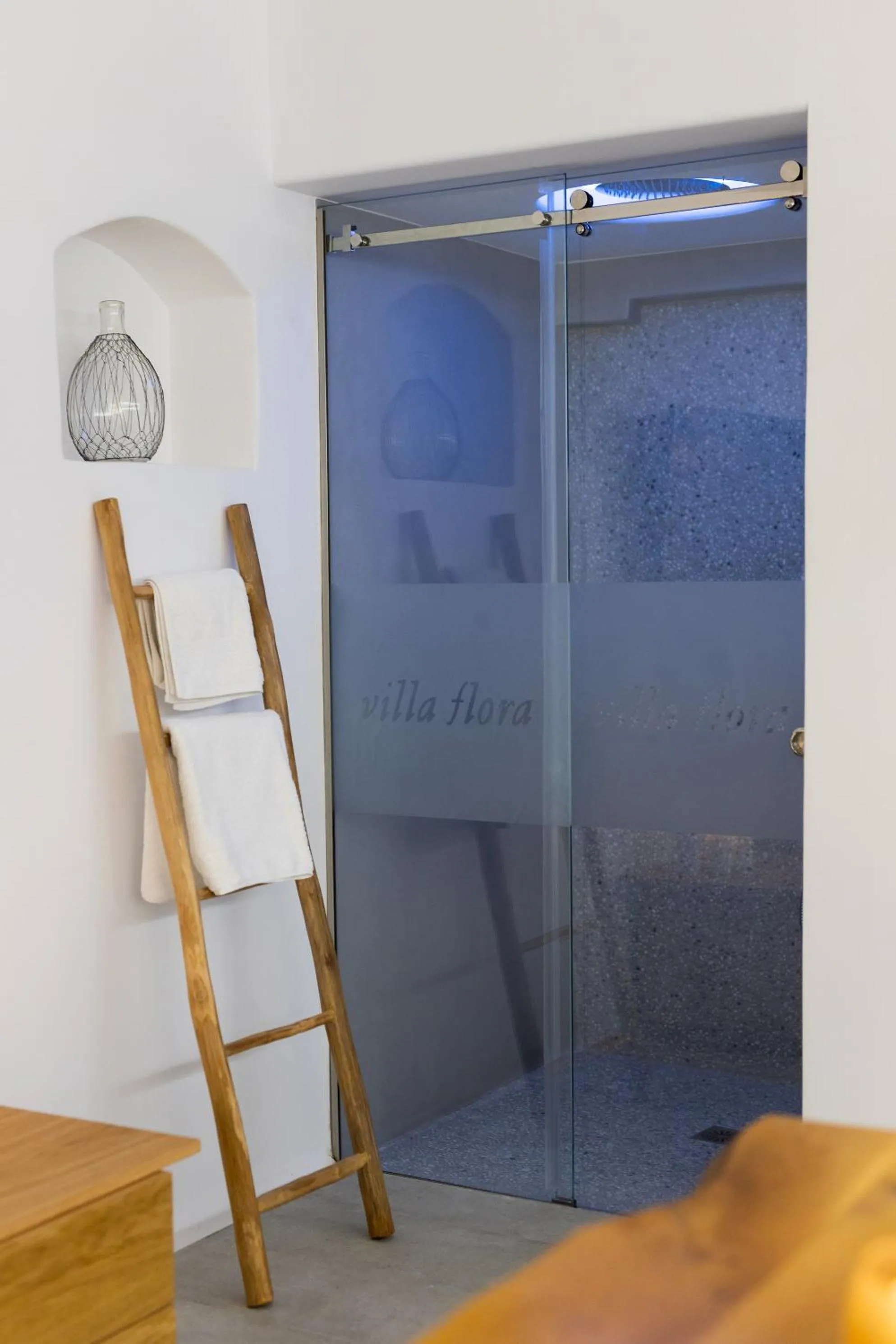 Shower in Hotel Villa Flora
