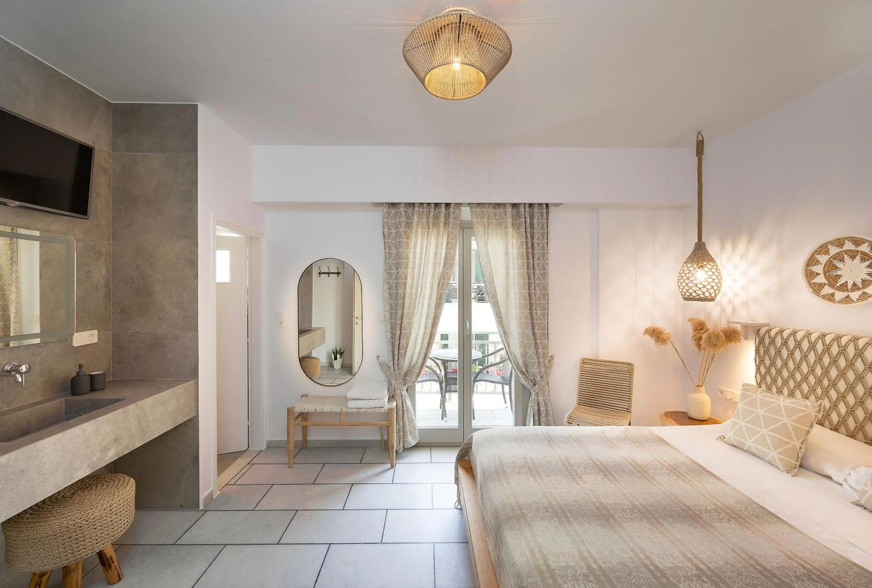 Spring, Bed in Hotel Villa Flora