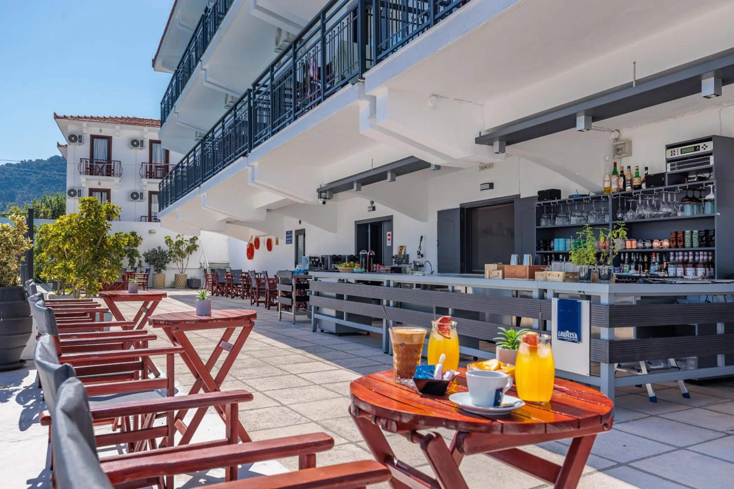 Restaurant/places to eat in Amalia Hotel