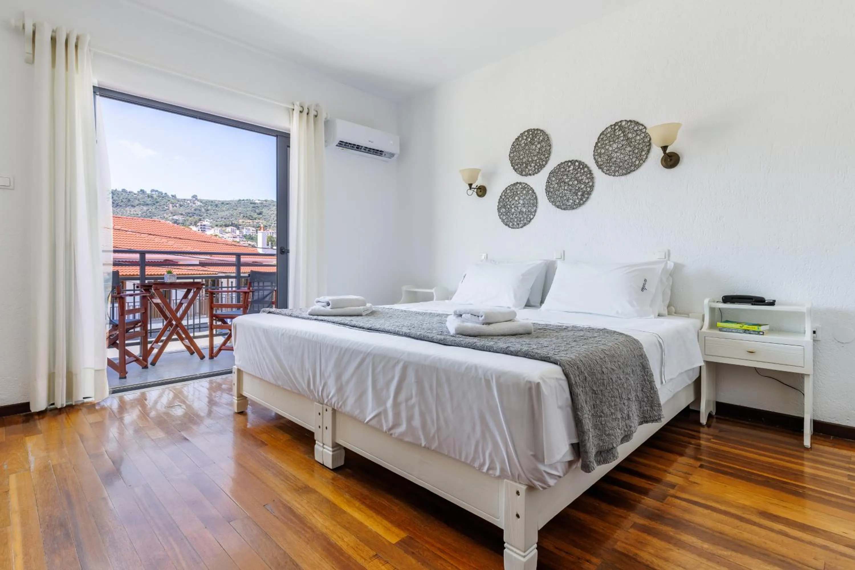 Bedroom, Bed in Amalia Hotel