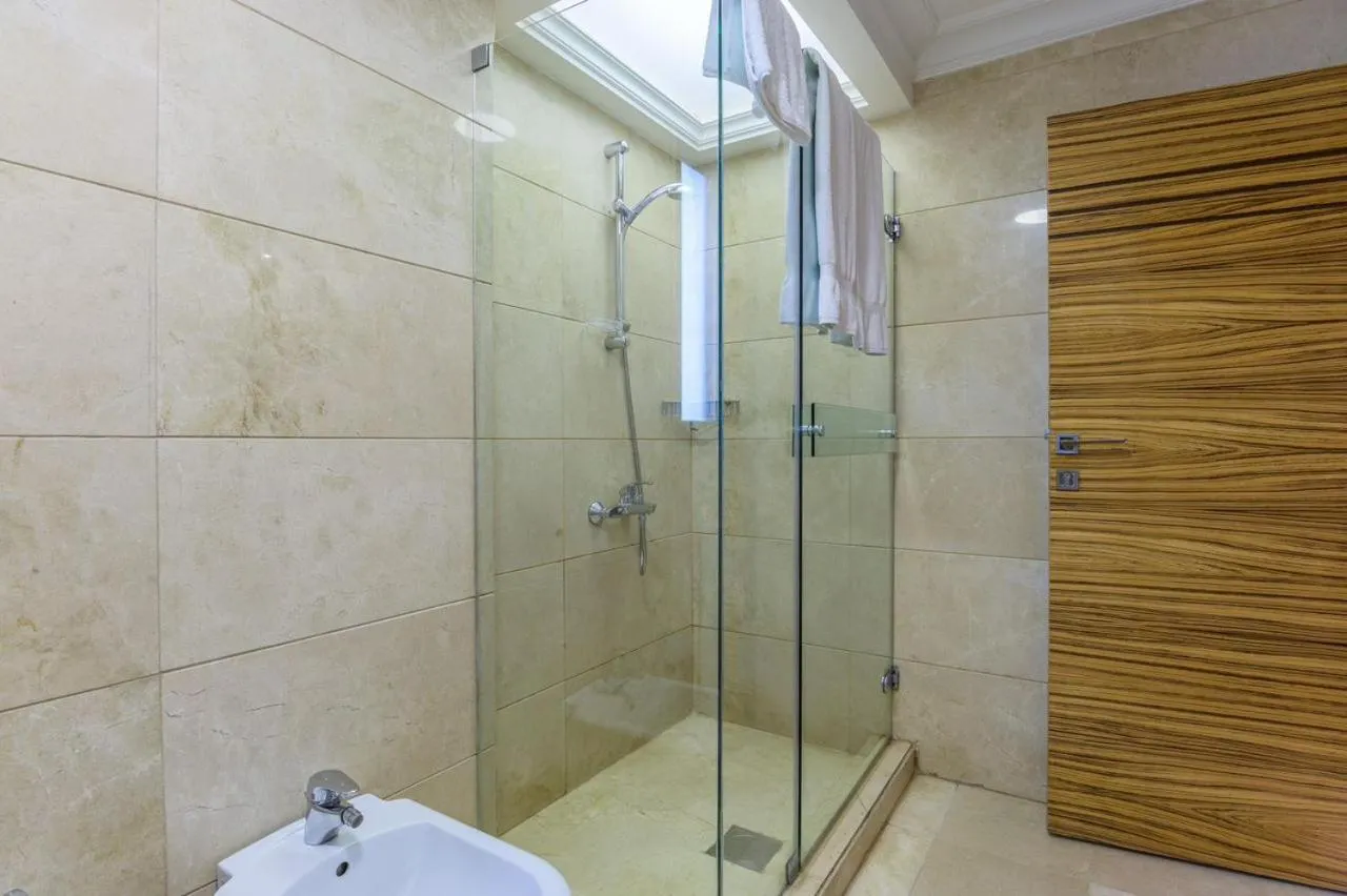 Shower in Lahoya Verdun