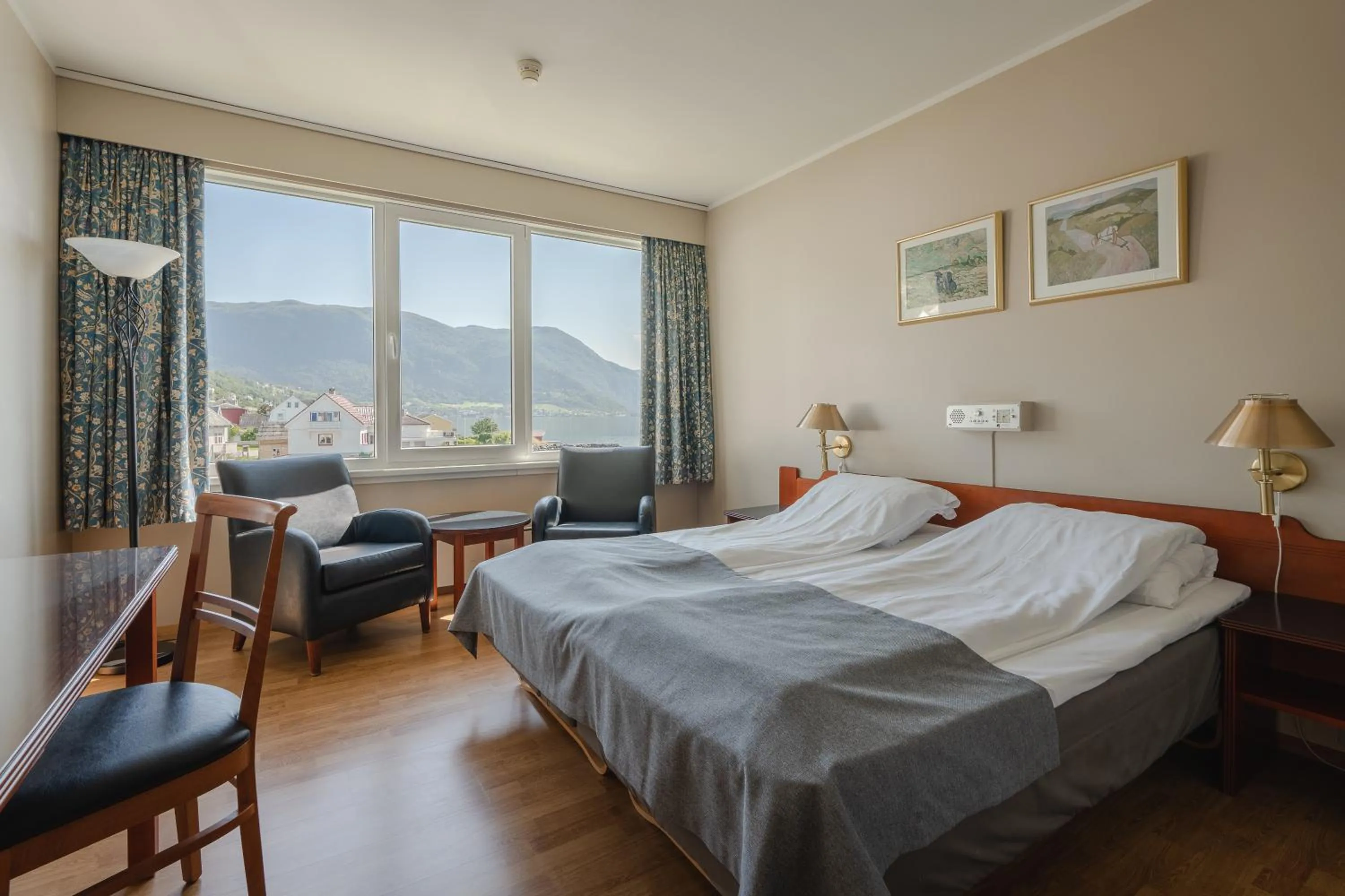 Photo of the whole room, Bed in Leikanger Fjordhotel - Unike Hoteller