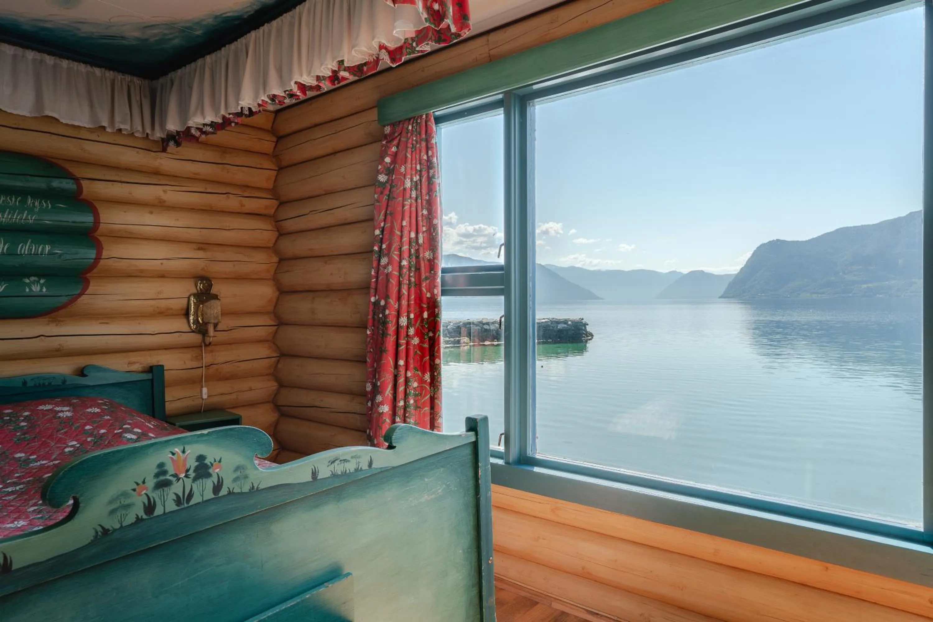 Lake view in Leikanger Fjordhotel - Unike Hoteller