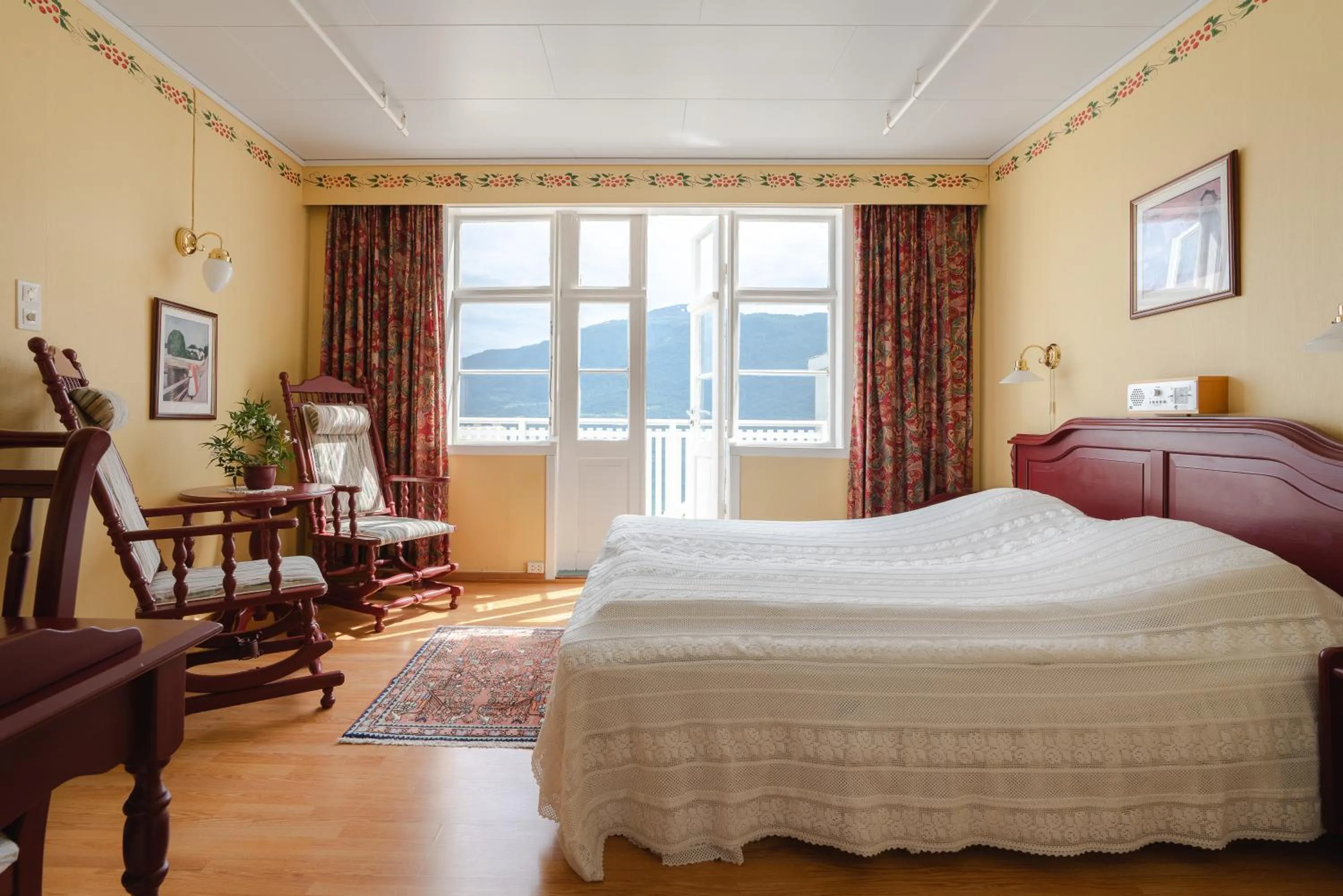 Photo of the whole room, Bed in Leikanger Fjordhotel - Unike Hoteller