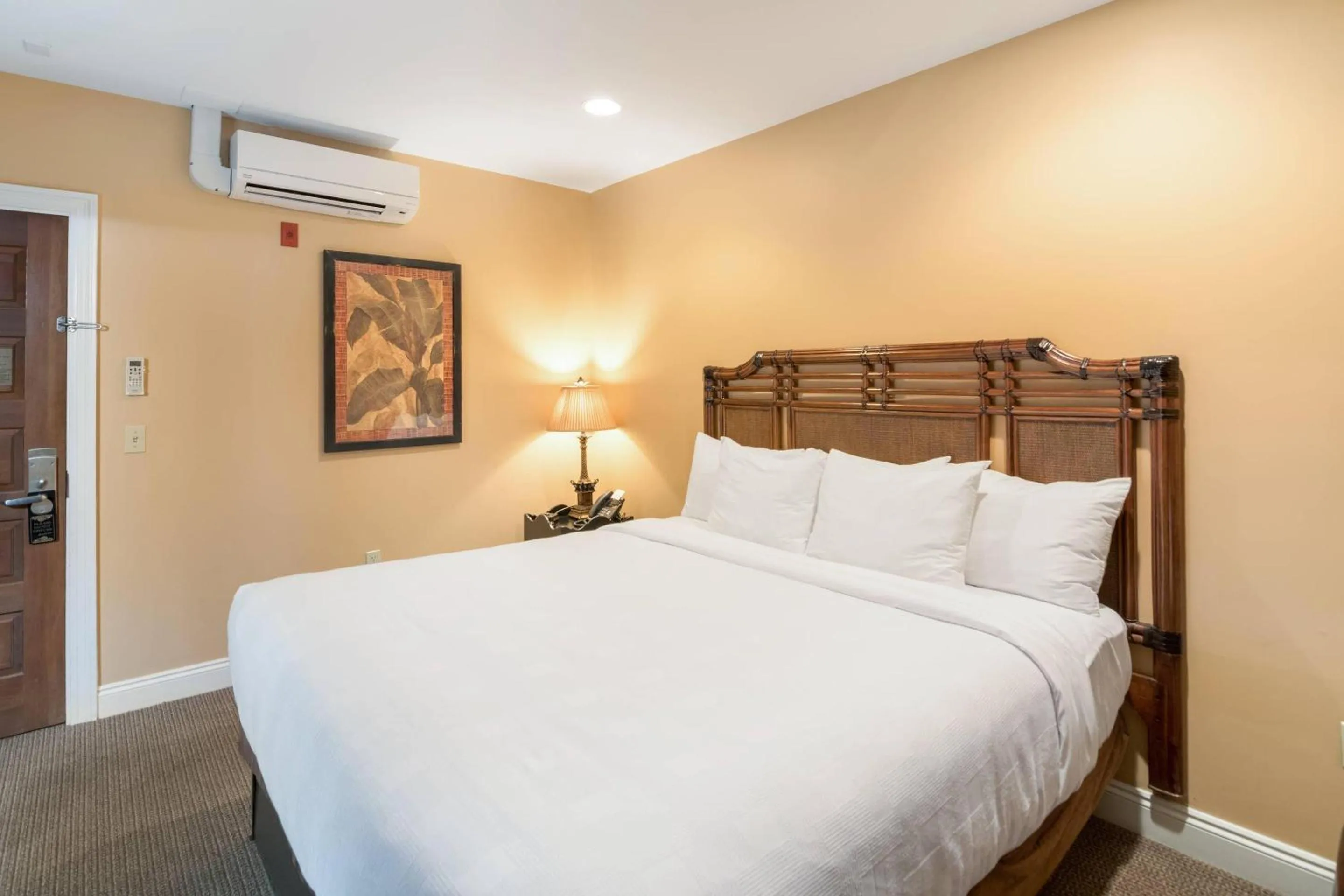 Bedroom, Bed in The Port Inn and Cottages, an Ascend Collection Hotel