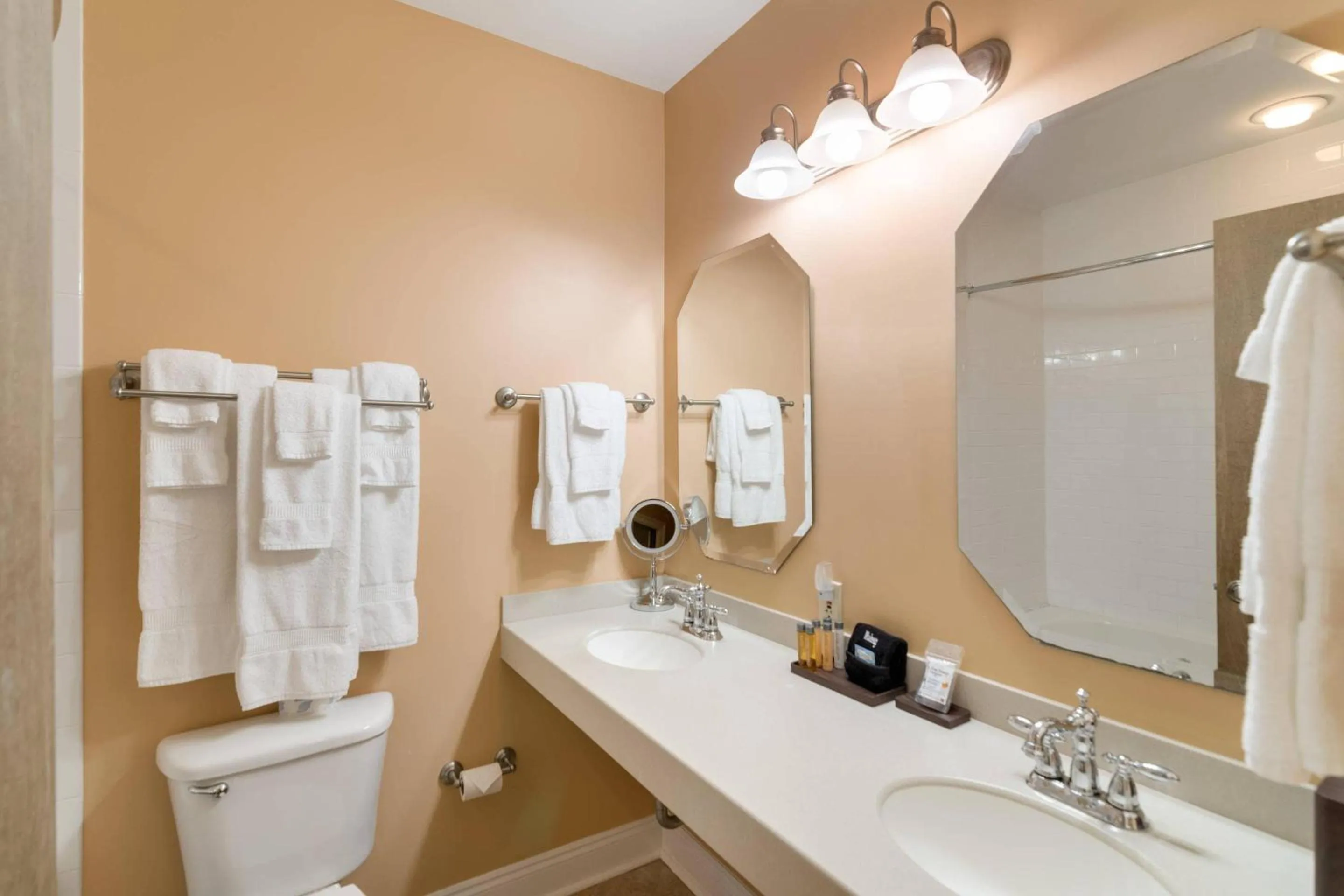 Bedroom in The Port Inn - Port St Joe, an Ascend Collection Hotel