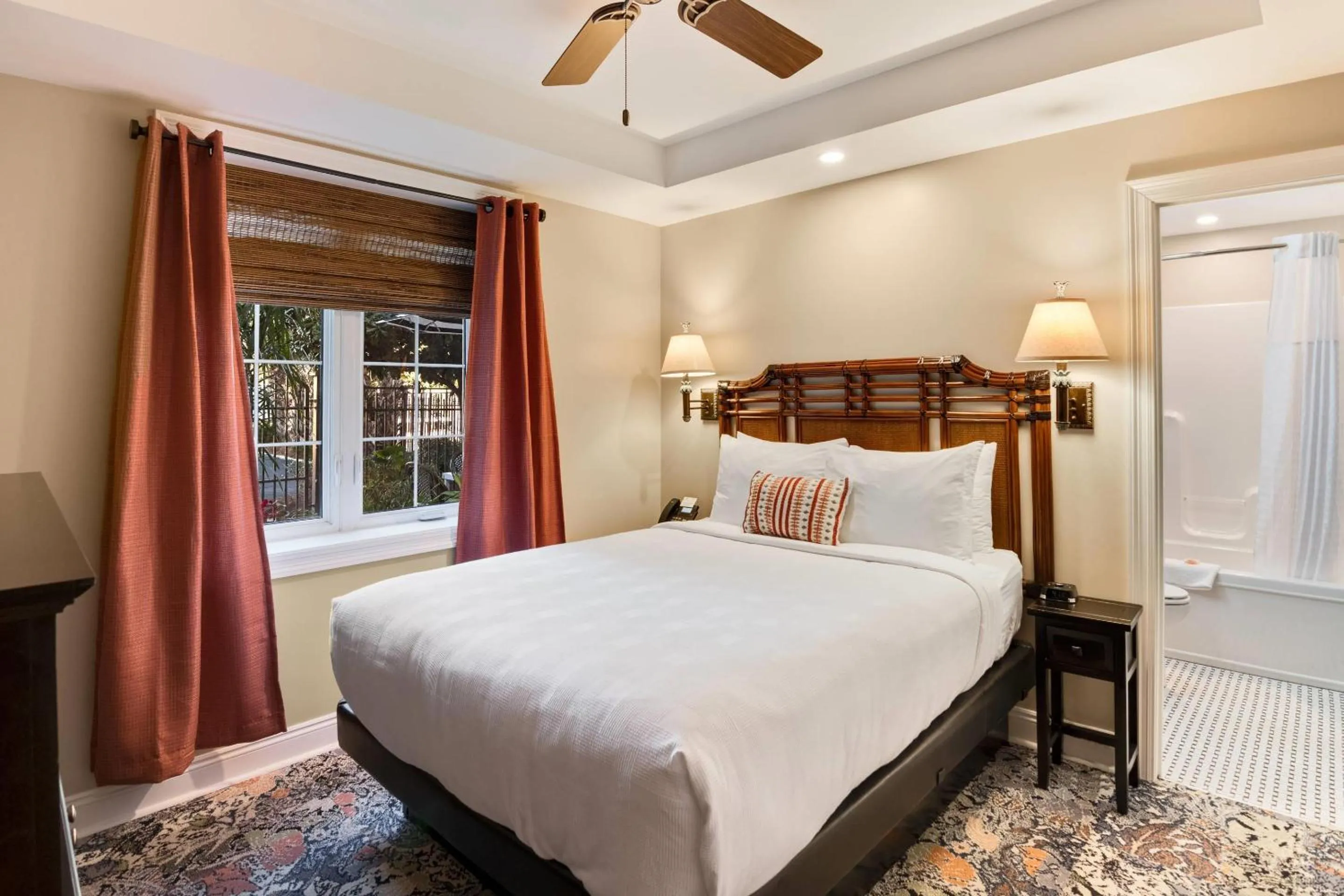 Bedroom, Bed in The Port Inn and Cottages, an Ascend Collection Hotel