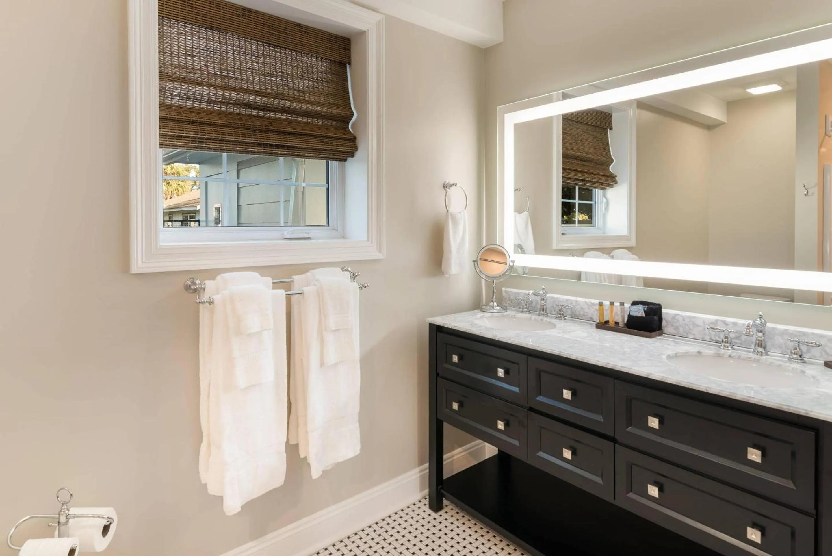 Bedroom in The Port Inn and Cottages, an Ascend Collection Hotel