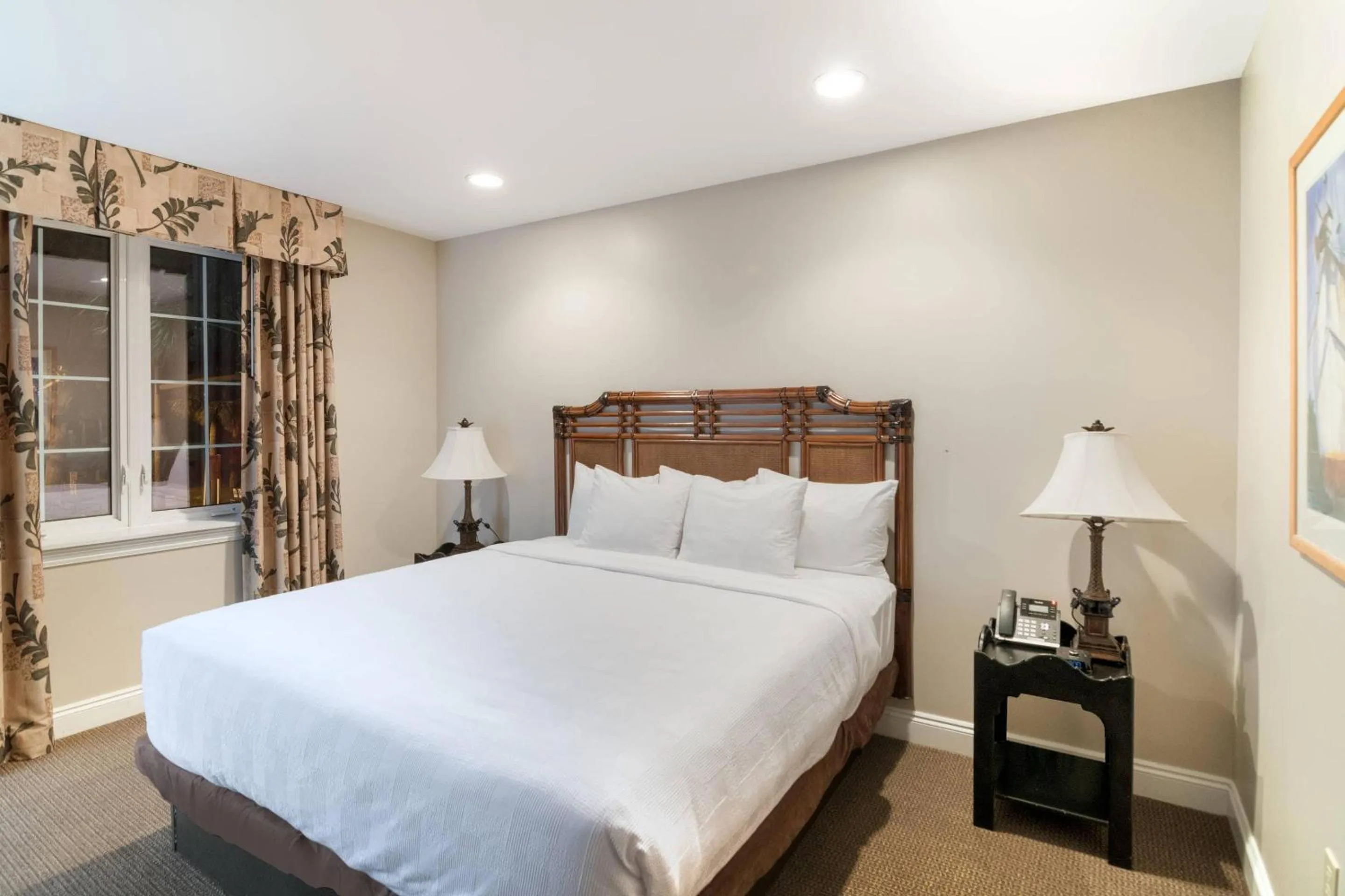 Bedroom, Bed in The Port Inn and Cottages, an Ascend Collection Hotel