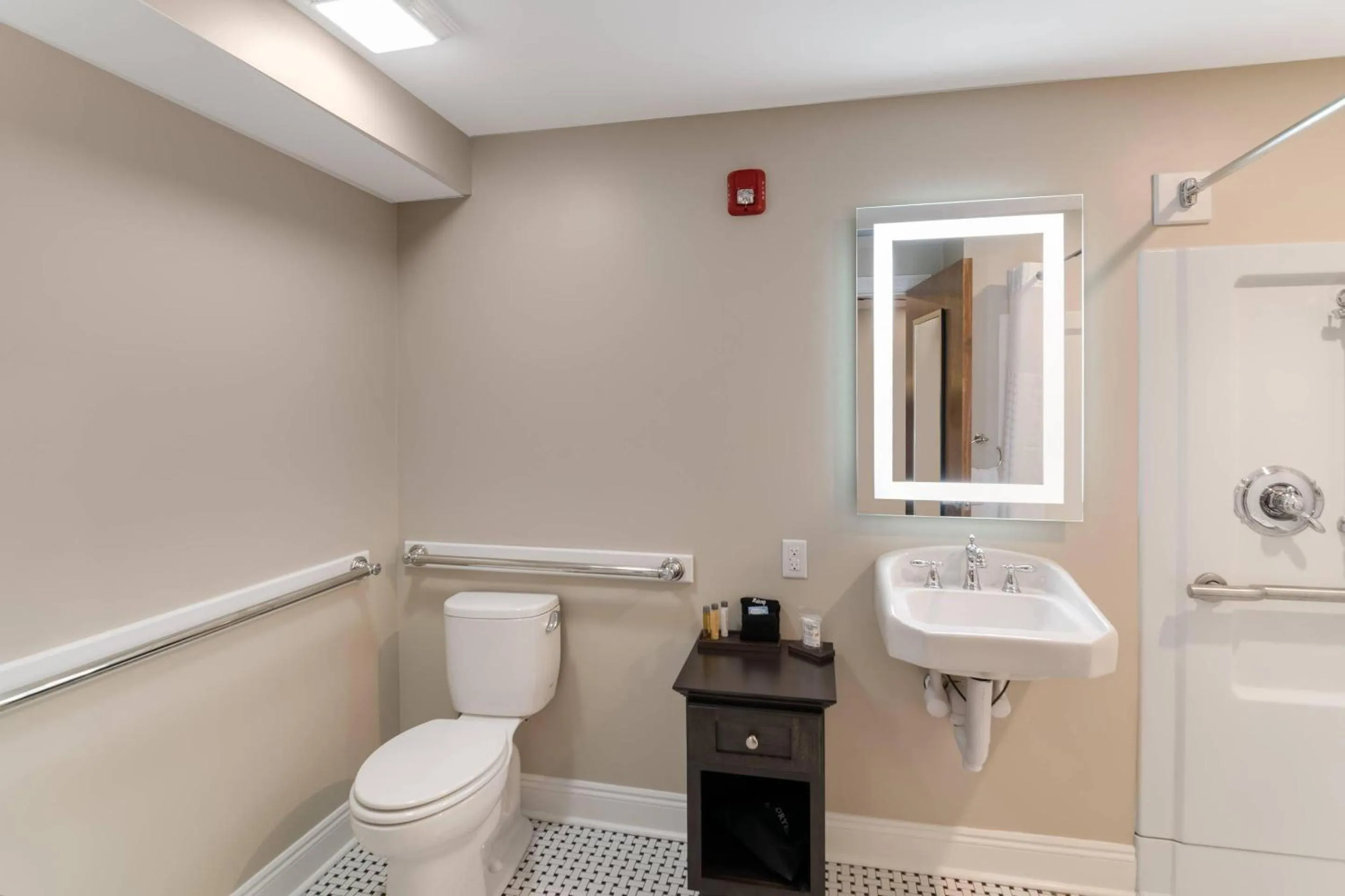 Bedroom in The Port Inn and Cottages, an Ascend Collection Hotel