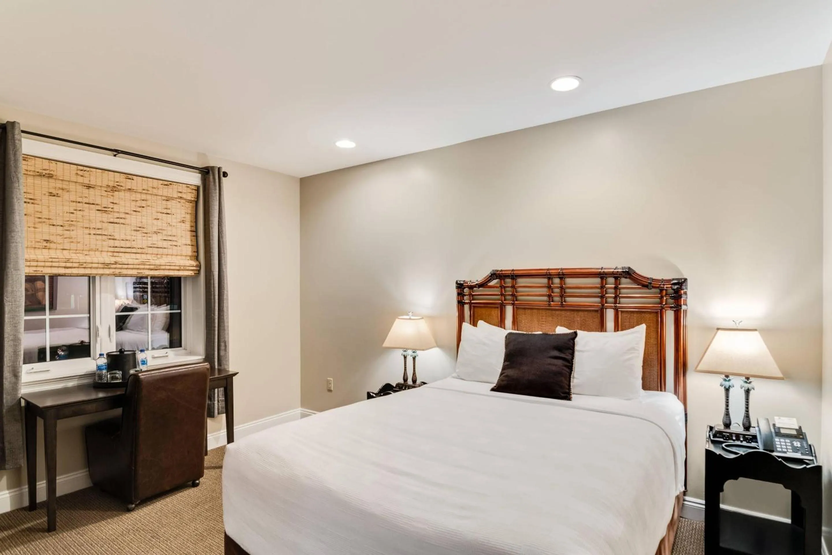 Bedroom, Bed in The Port Inn and Cottages, an Ascend Collection Hotel