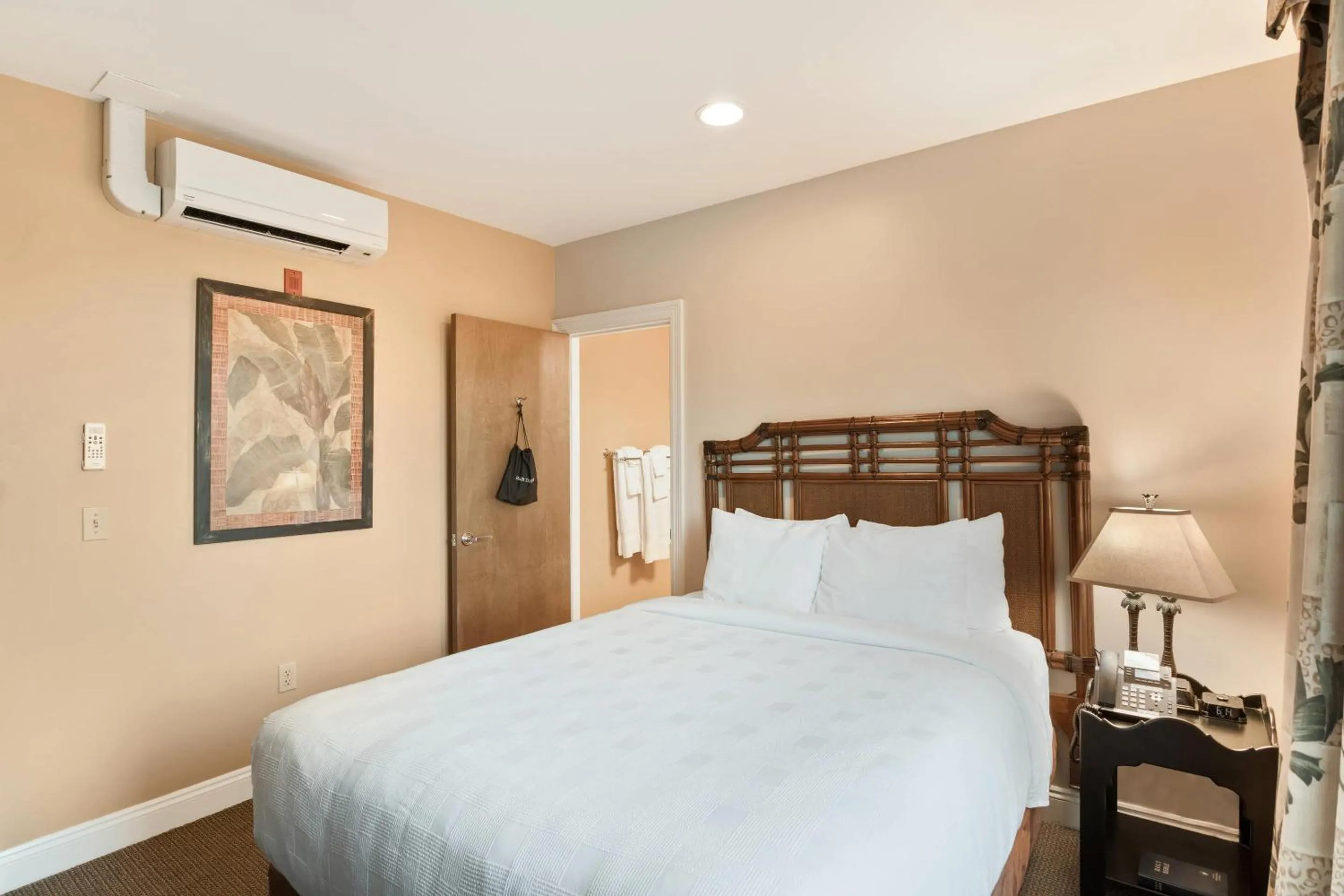 Bedroom, Bed in The Port Inn - Port St Joe, an Ascend Collection Hotel