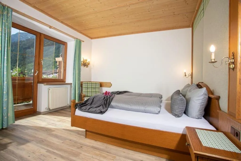 Bed in ALPENHOTEL TYROL - B&B - ADULTS ONLY - Alpines Lifestylehotel - BIO & Nachhaltig