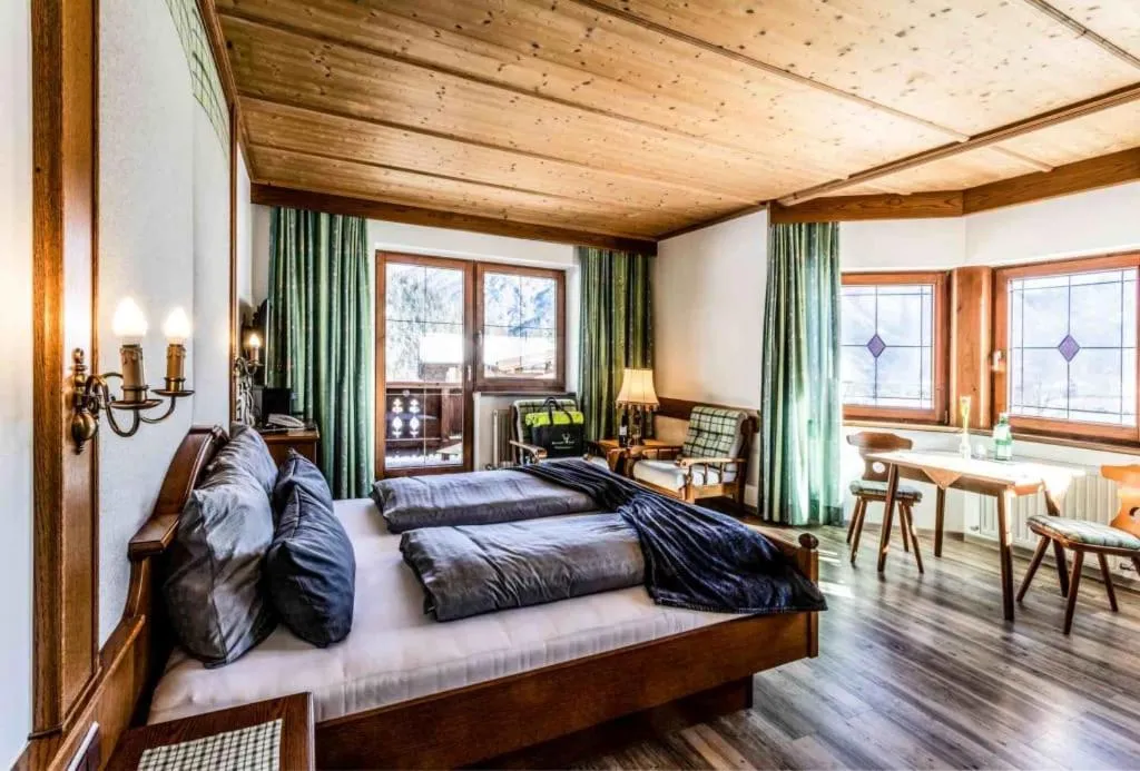 Bed in ALPENHOTEL TYROL - B&B - ADULTS ONLY - Alpines Lifestylehotel - BIO & Nachhaltig