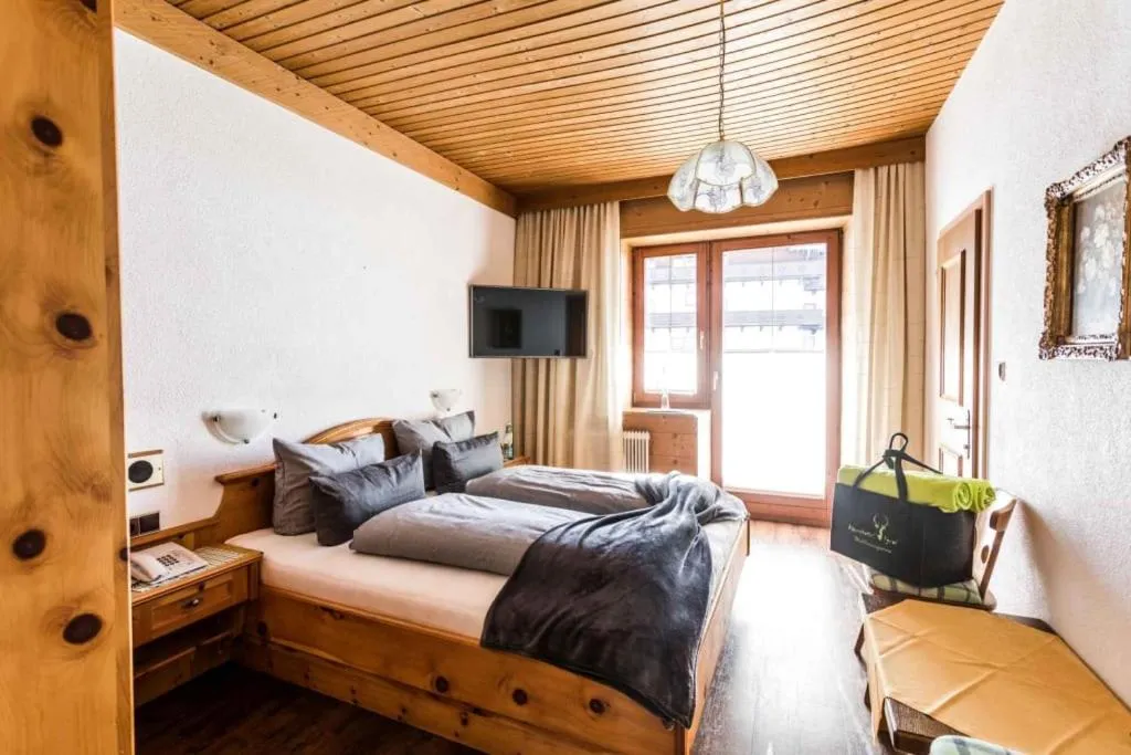 Bed in ALPENHOTEL TYROL - B&B - ADULTS ONLY - Alpines Lifestylehotel - BIO & Nachhaltig