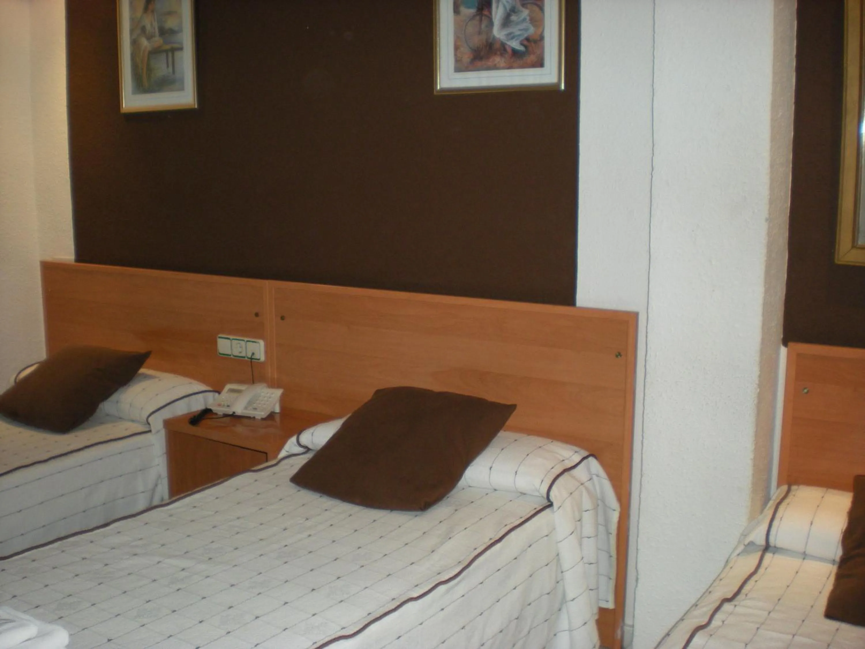 Photo of the whole room, Bed in Hotel New Sanz