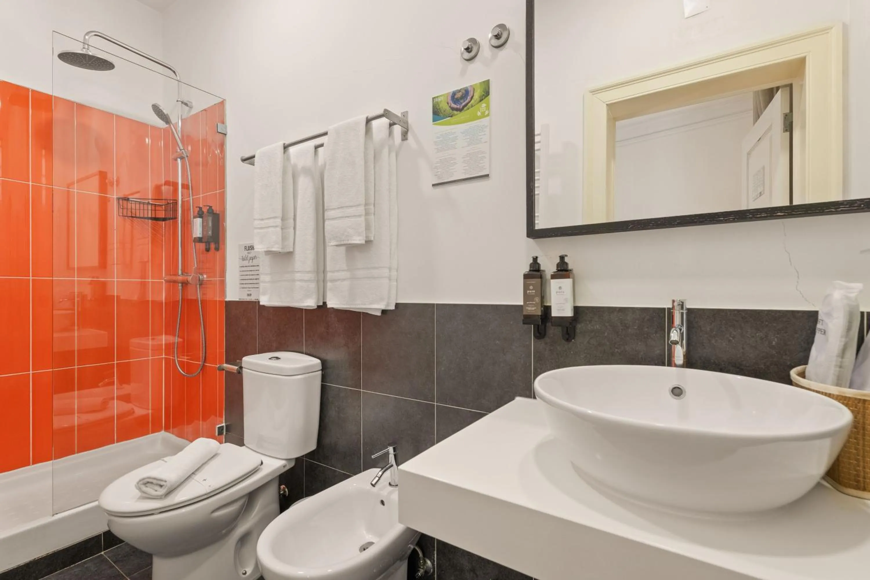 Bathroom in Casa do Bairro by Shiadu