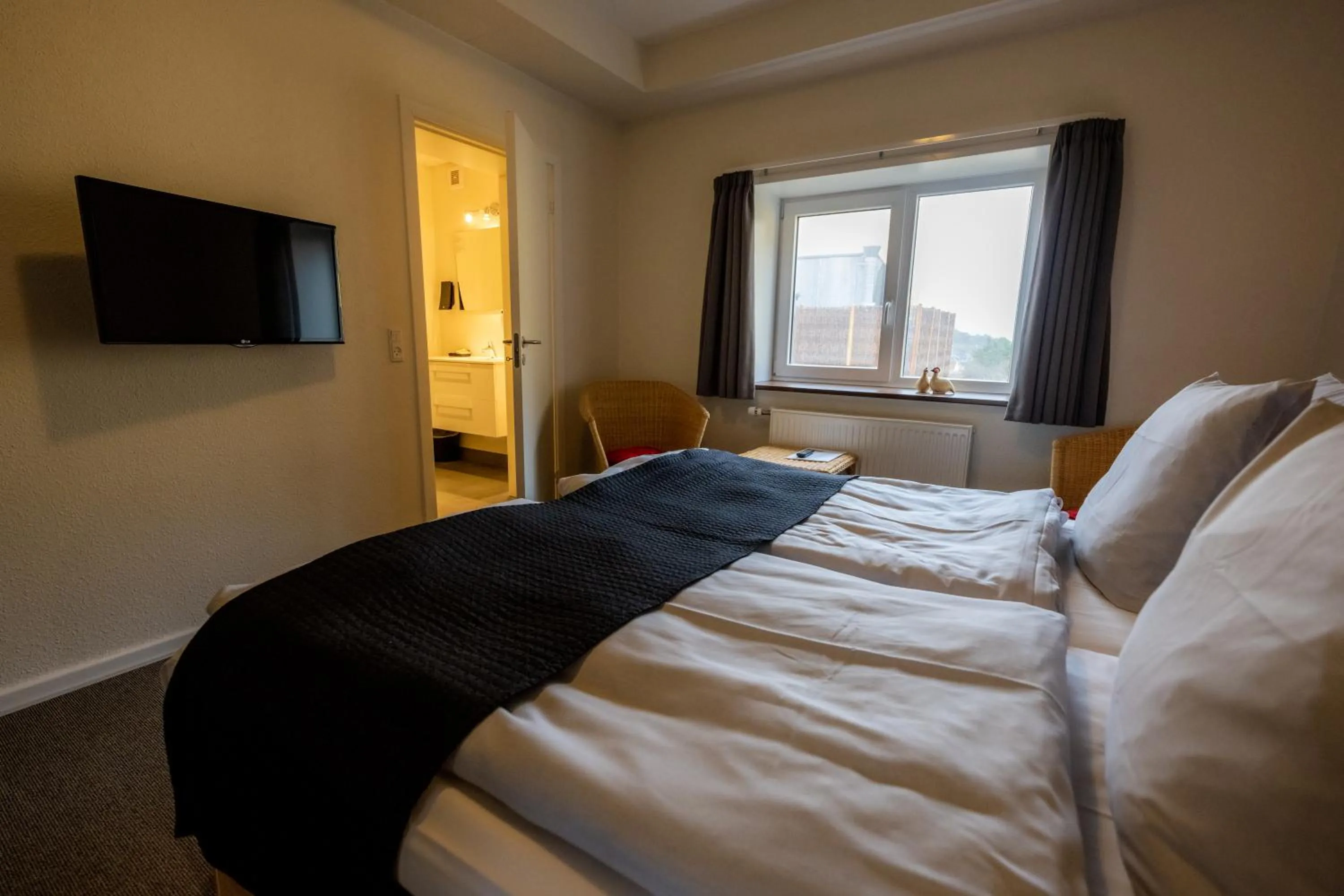 Bedroom, Bed in Nymindegab Kro