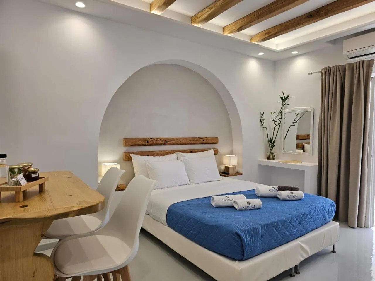 Bedroom, Bed in Coralli Beach Apartments