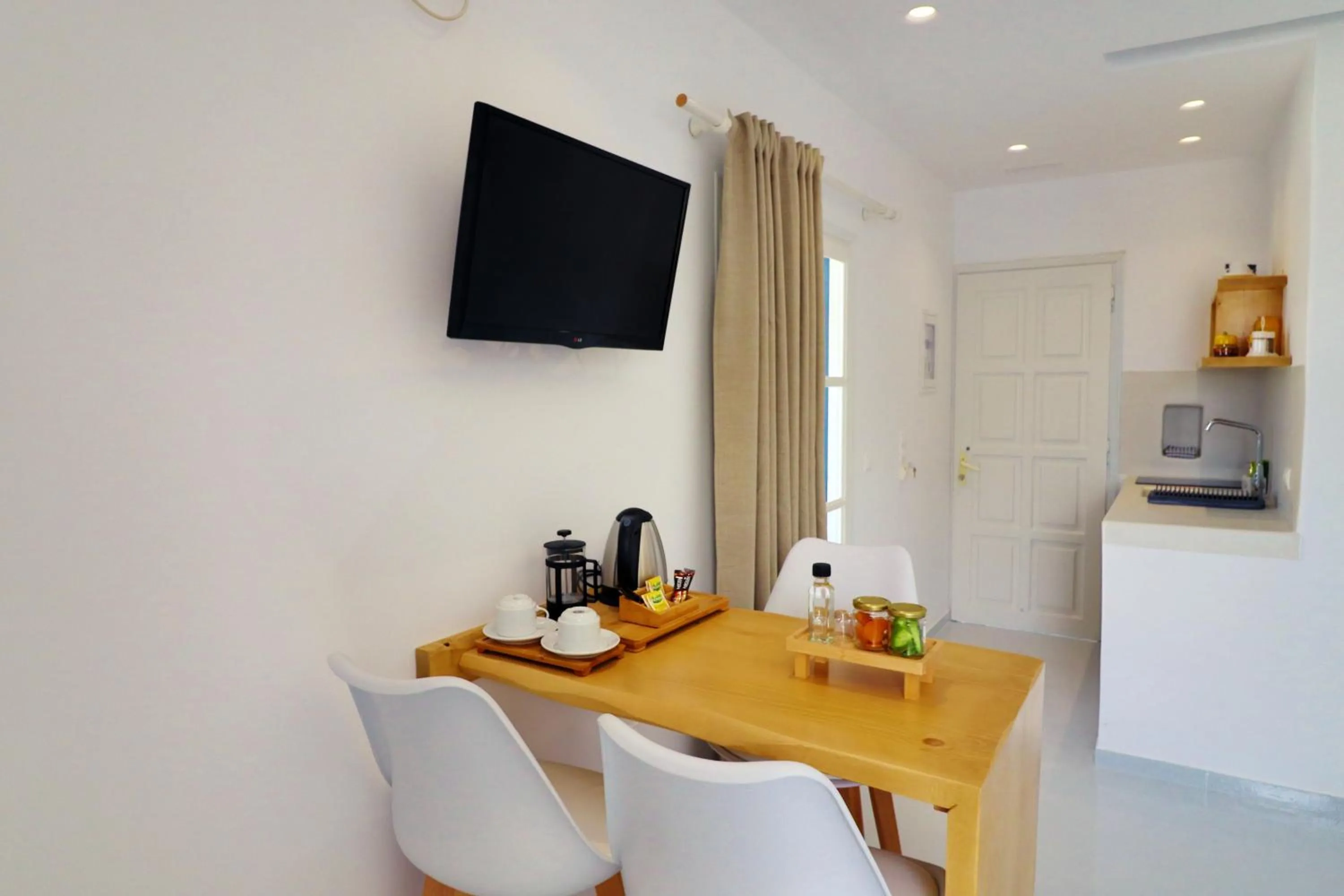 Kitchen or kitchenette in Coralli Beach Apartments