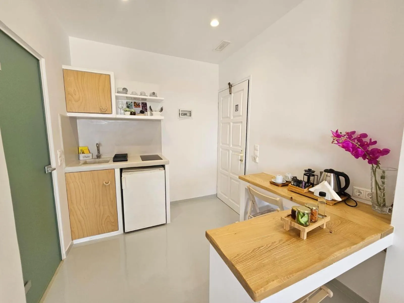 Kitchen or kitchenette in Coralli Beach Apartments