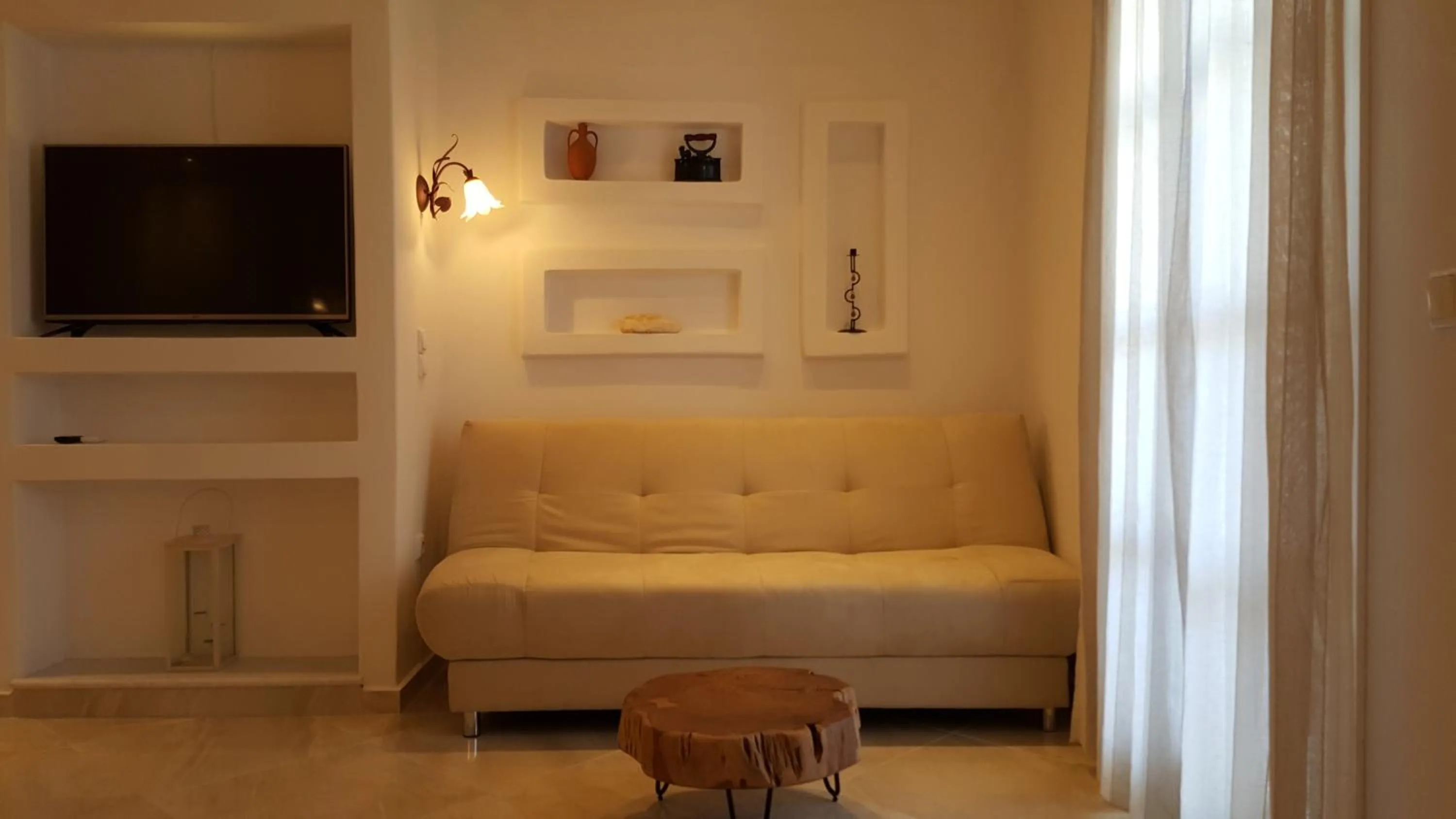 Photo of the whole room in Hotel Anixis