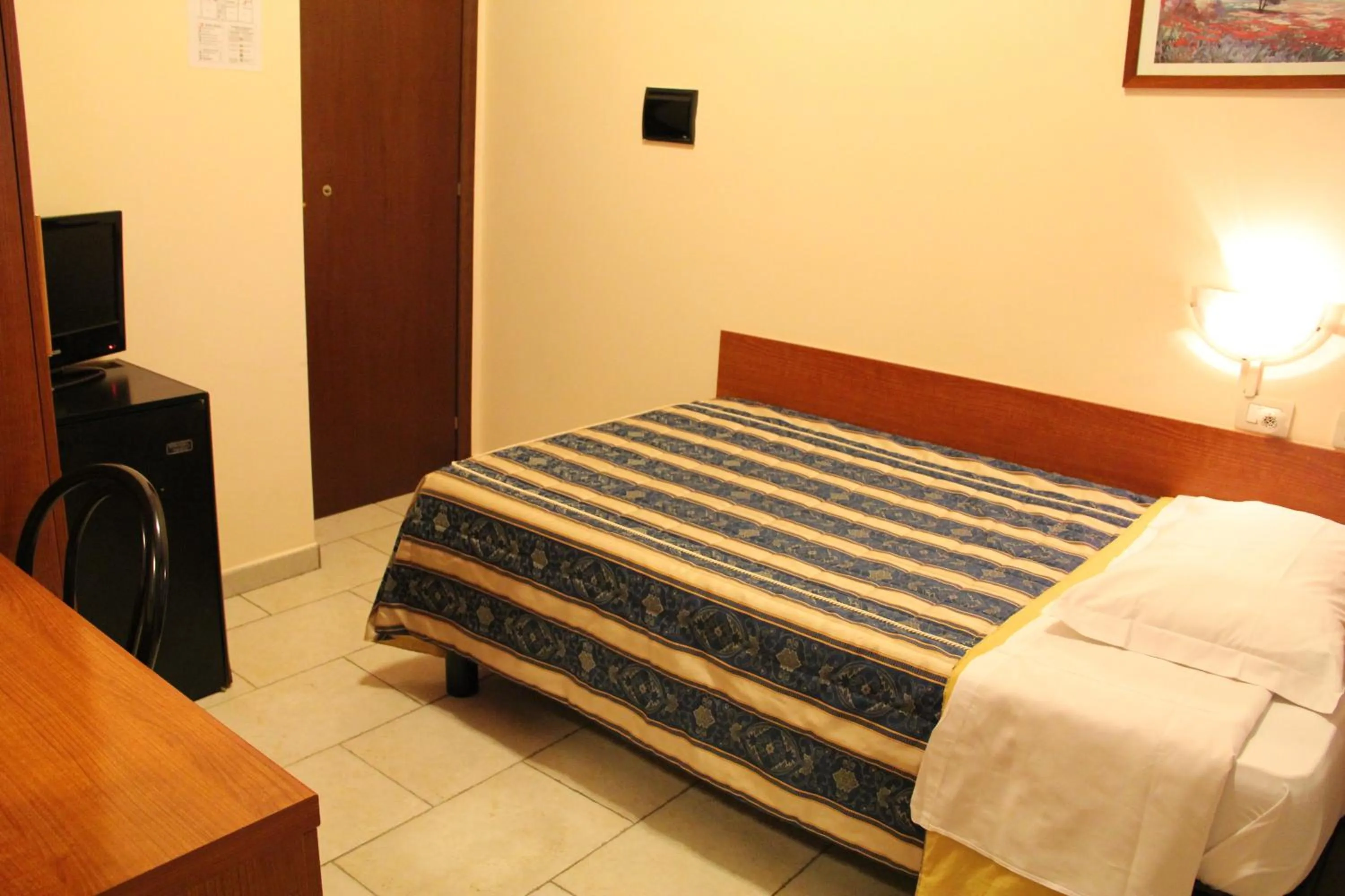 Drinks, Bed in Hotel Alessander