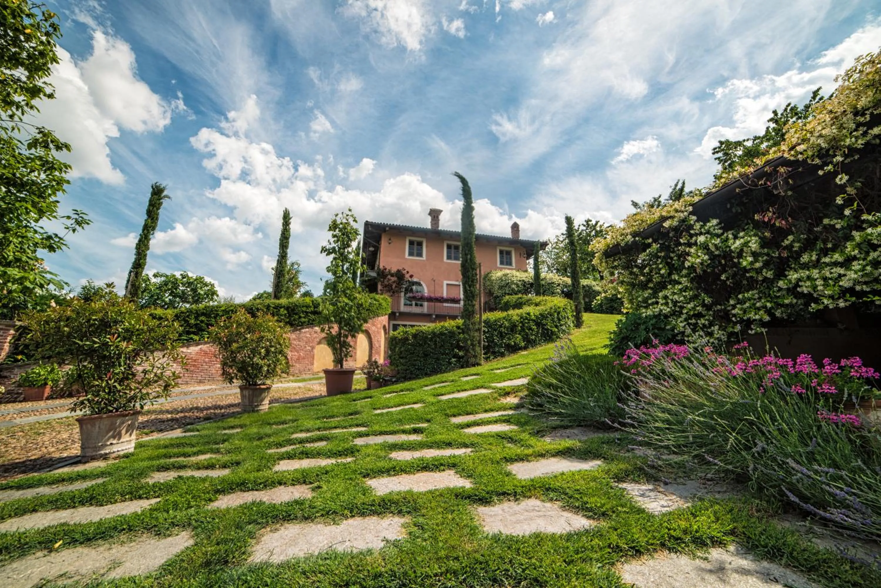 Property building in Villa Bricco dei Cogni