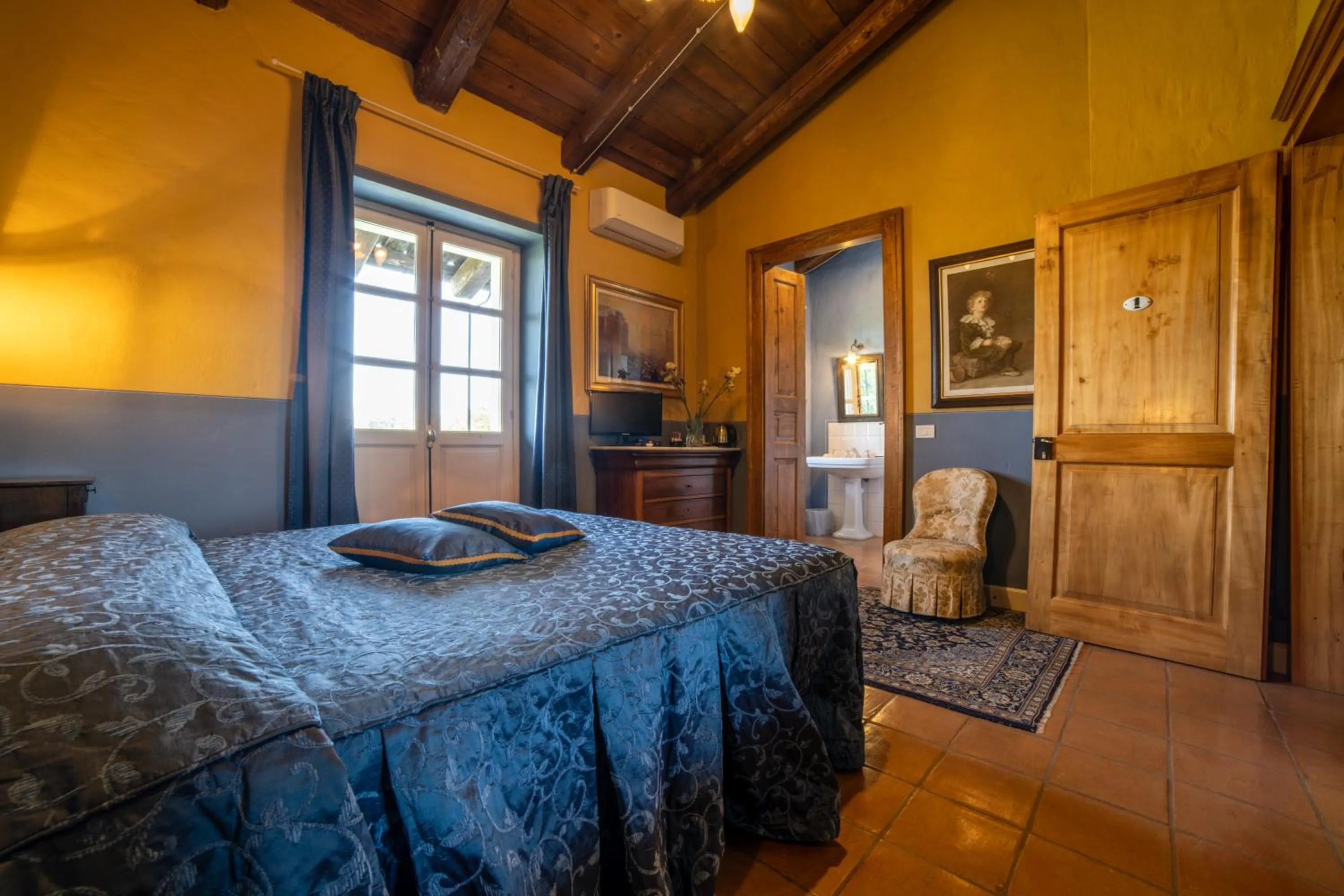 Bed in Villa Bricco dei Cogni