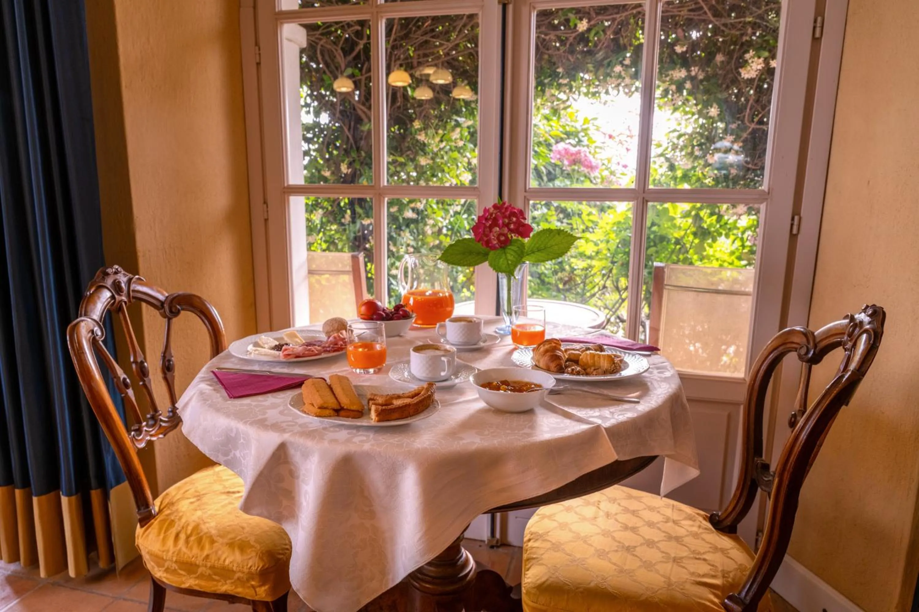 Garden view in Villa Bricco dei Cogni