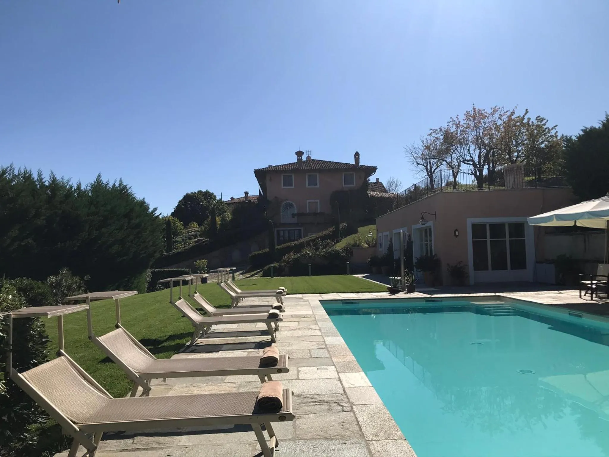 Swimming pool in Villa Bricco dei Cogni