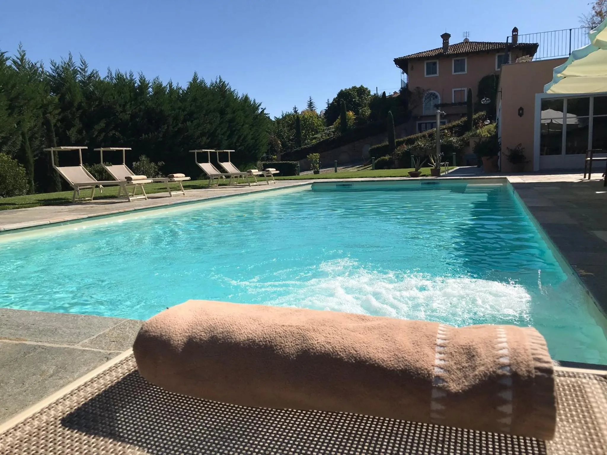Swimming pool in Villa Bricco dei Cogni