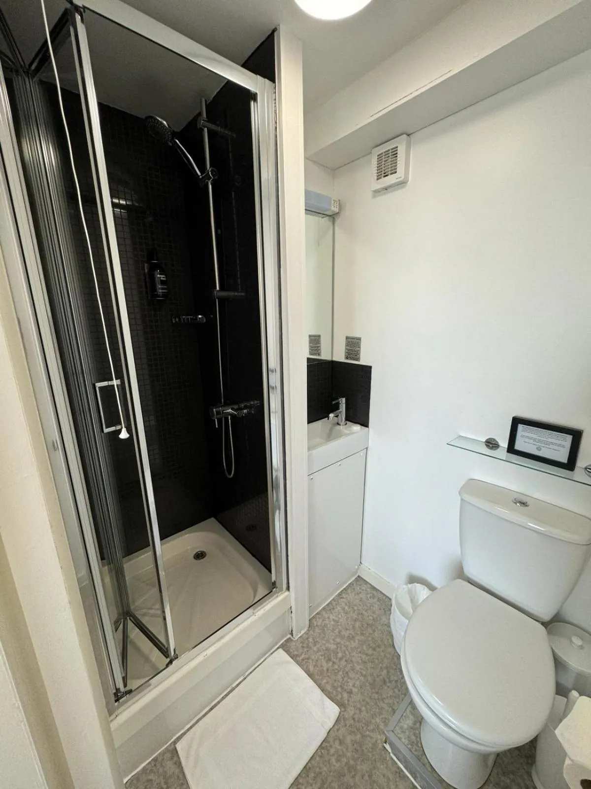 Bathroom in Duke of Buckingham