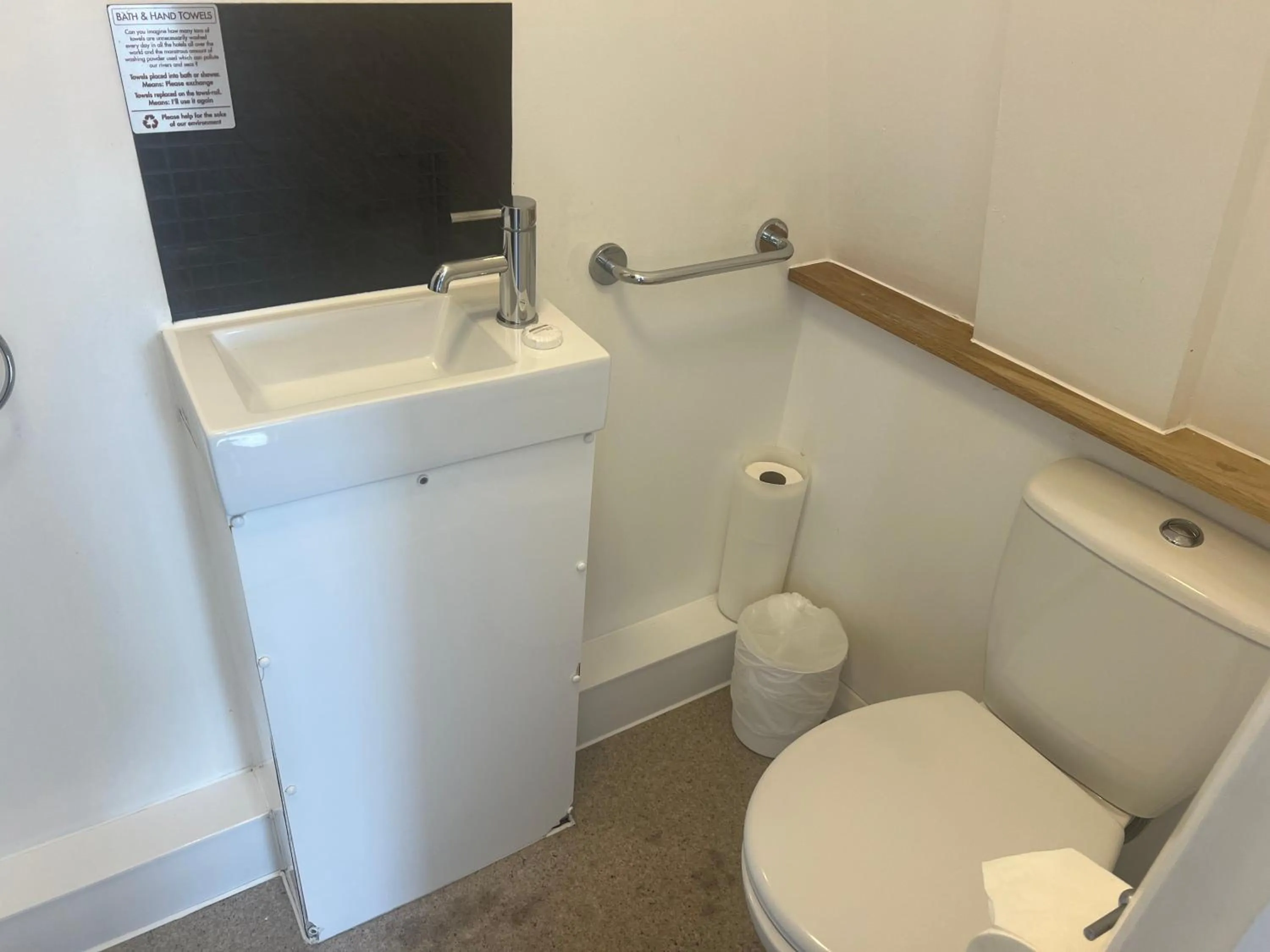 Bathroom in Duke of Buckingham