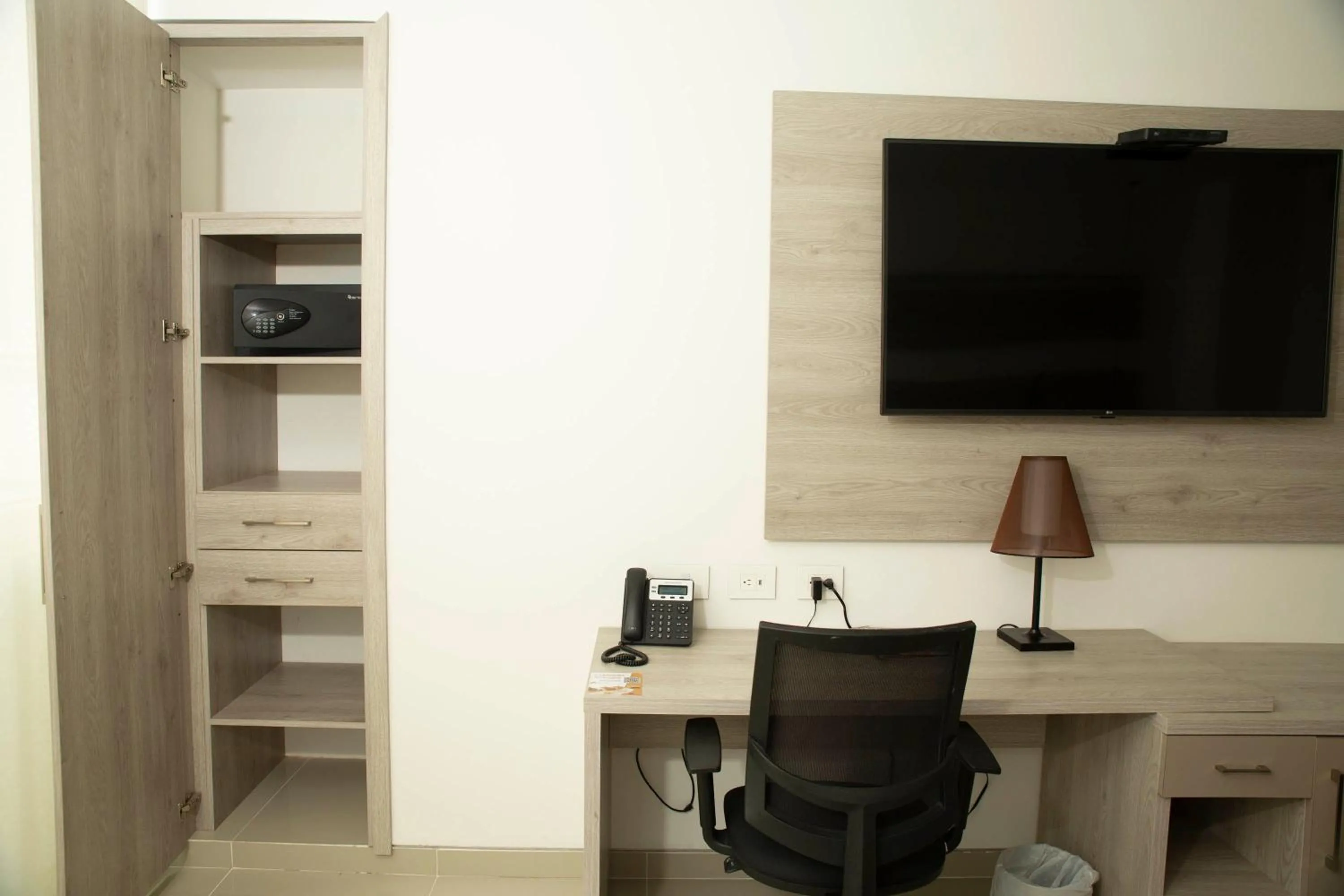 TV and multimedia in Hotel Barranquilla Plaza