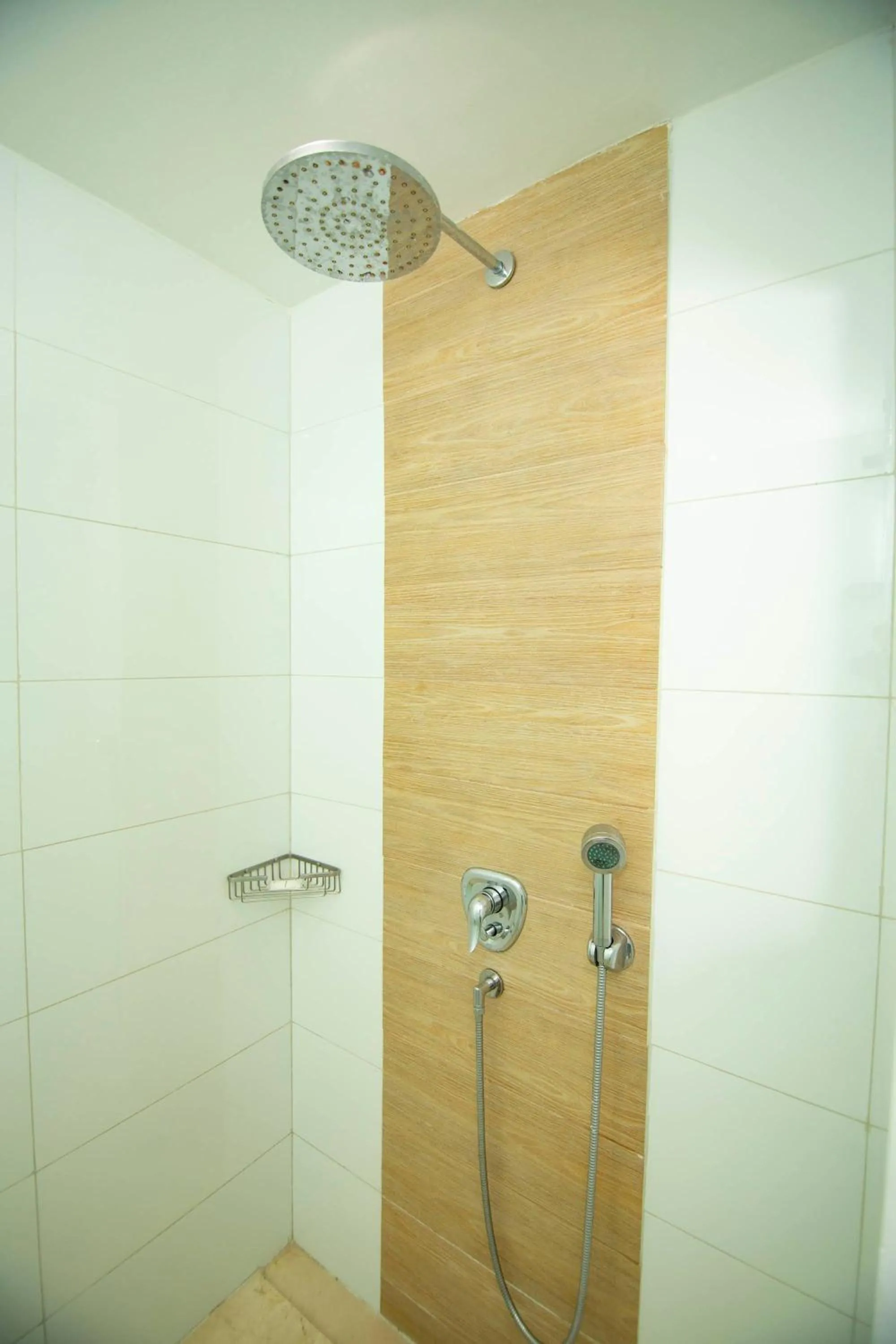 Shower in Hotel Barranquilla Plaza