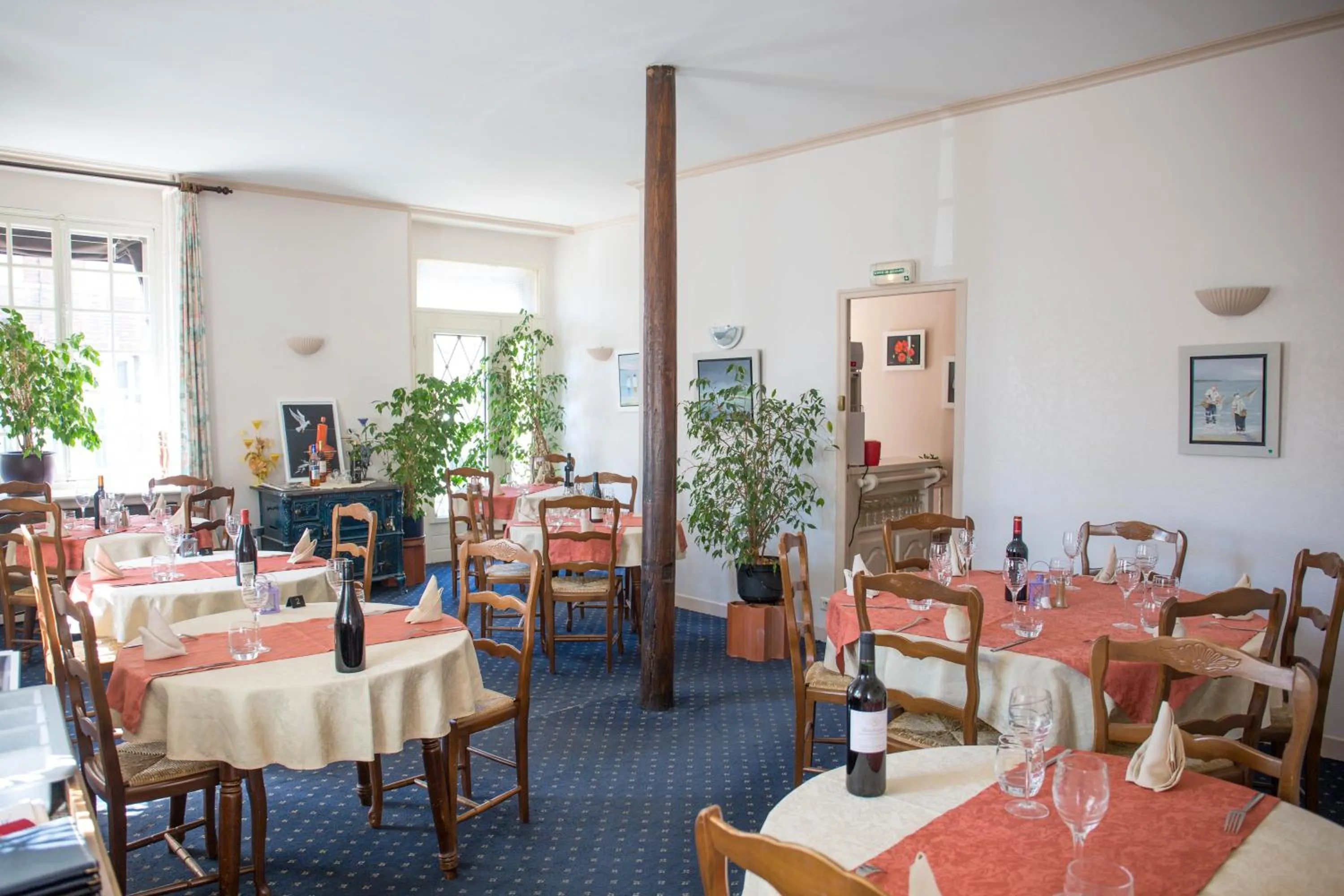 Restaurant/places to eat in Le Sauvage