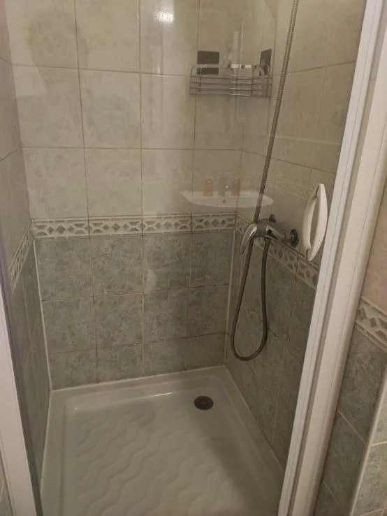 Shower in Le Sauvage