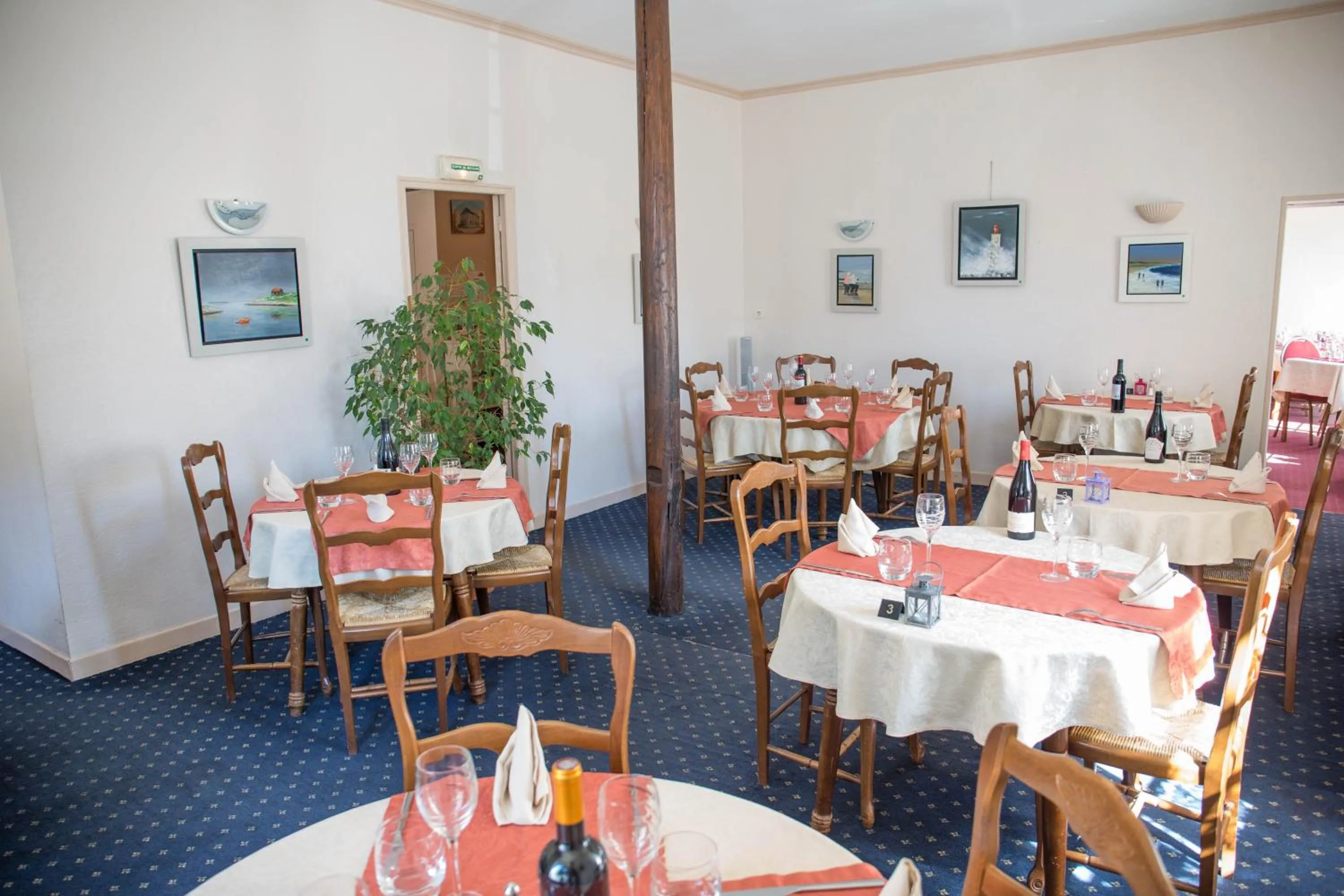 Restaurant/places to eat in Le Sauvage