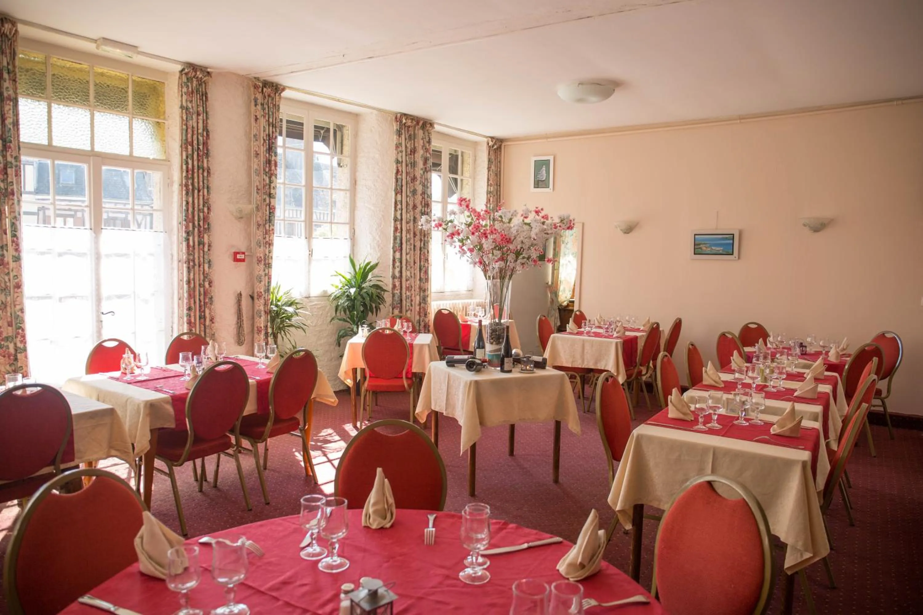 Restaurant/places to eat in Le Sauvage