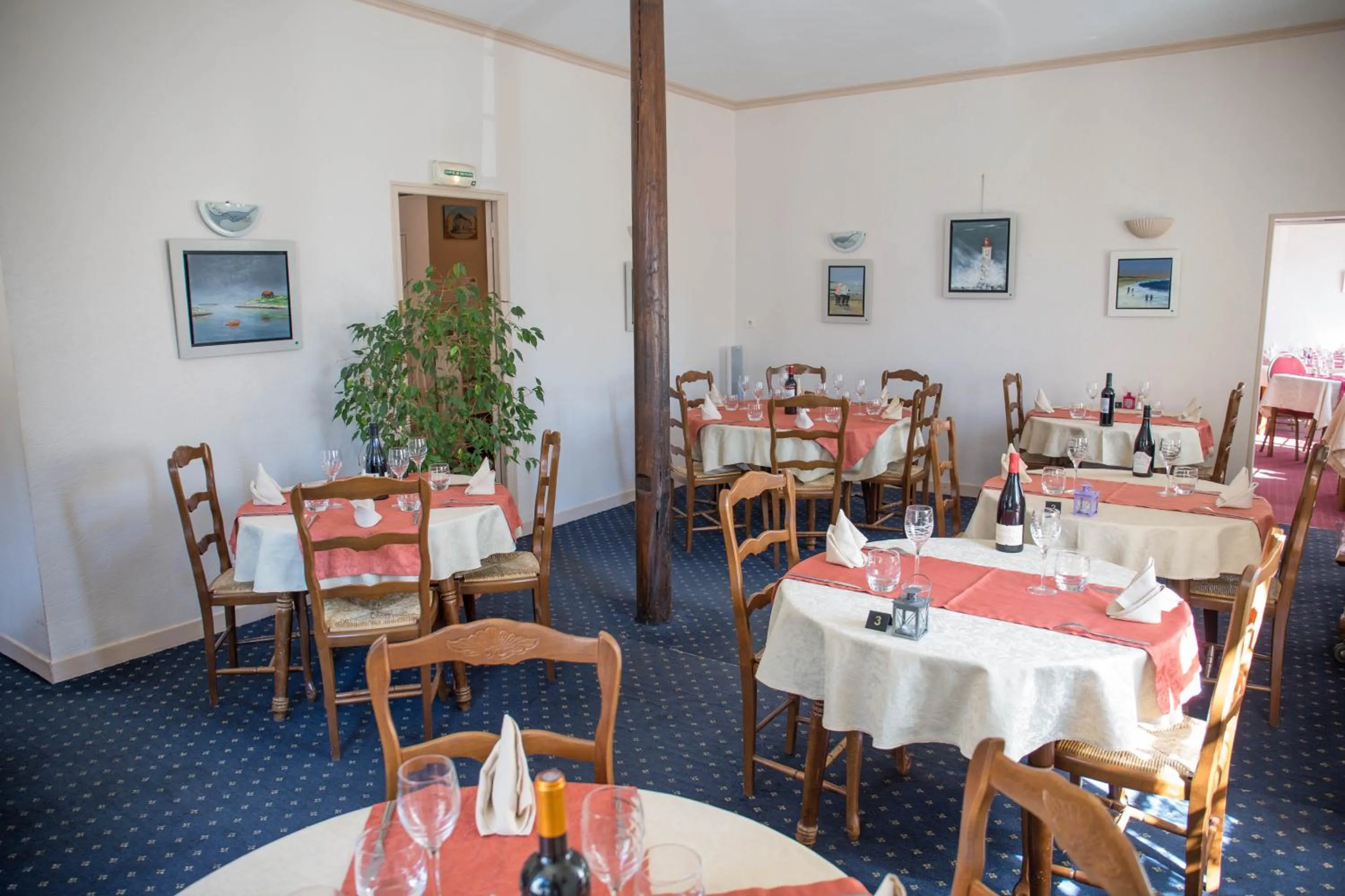 Restaurant/places to eat in Le Sauvage