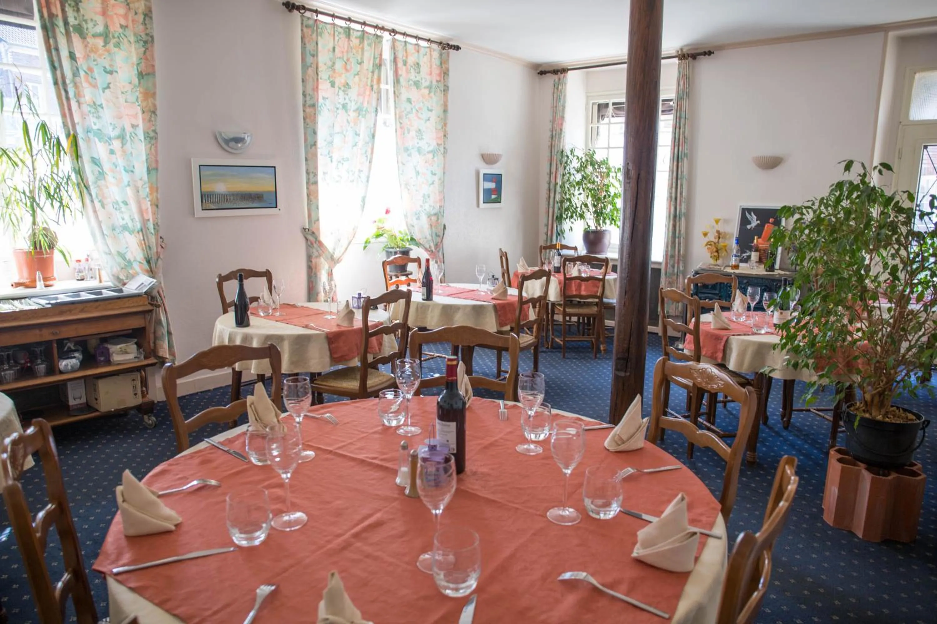 Restaurant/places to eat in Le Sauvage