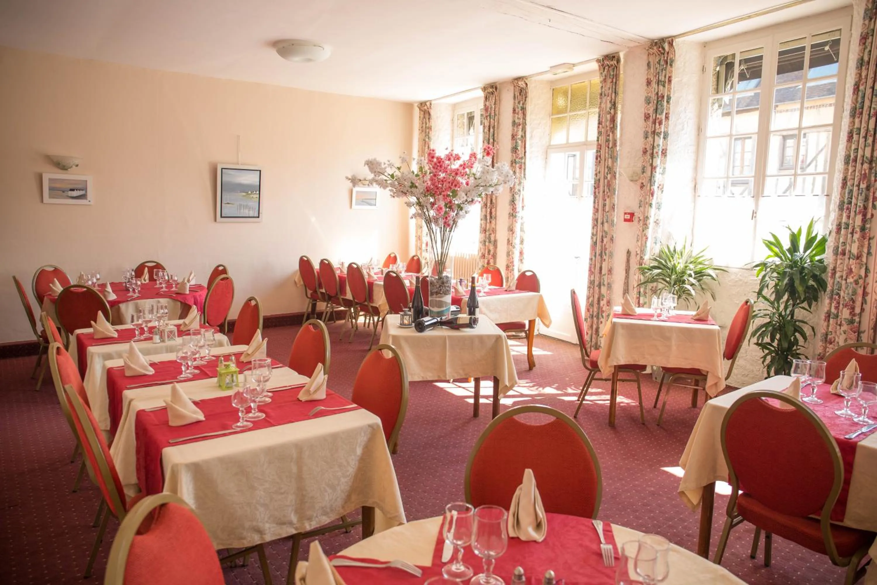 Restaurant/places to eat in Le Sauvage