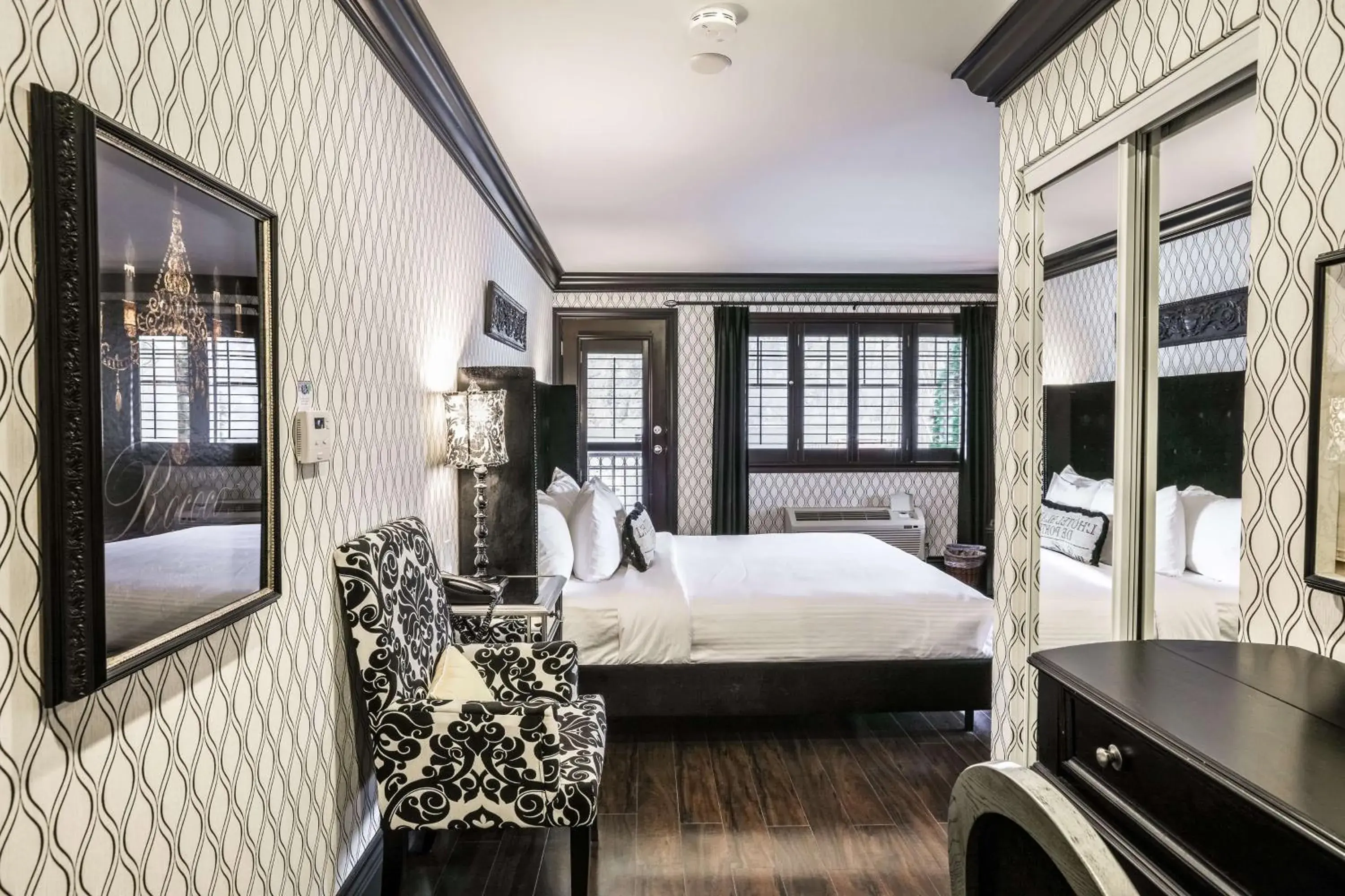 King Suite with Jetted Tub and Balcony - Non-Smoking in Prestige Lakeside Resort, WorldHotels Elite King Suite with Jetted Tub and Balcony - Non-Smoking in Prestige Lakeside Resort, WorldHotels Elite