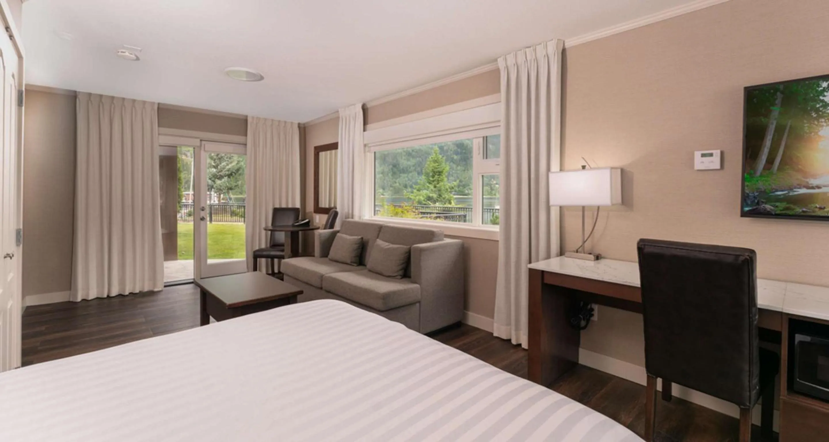 Bedroom, Bed in Prestige Lakeside Resort, WorldHotels Elite