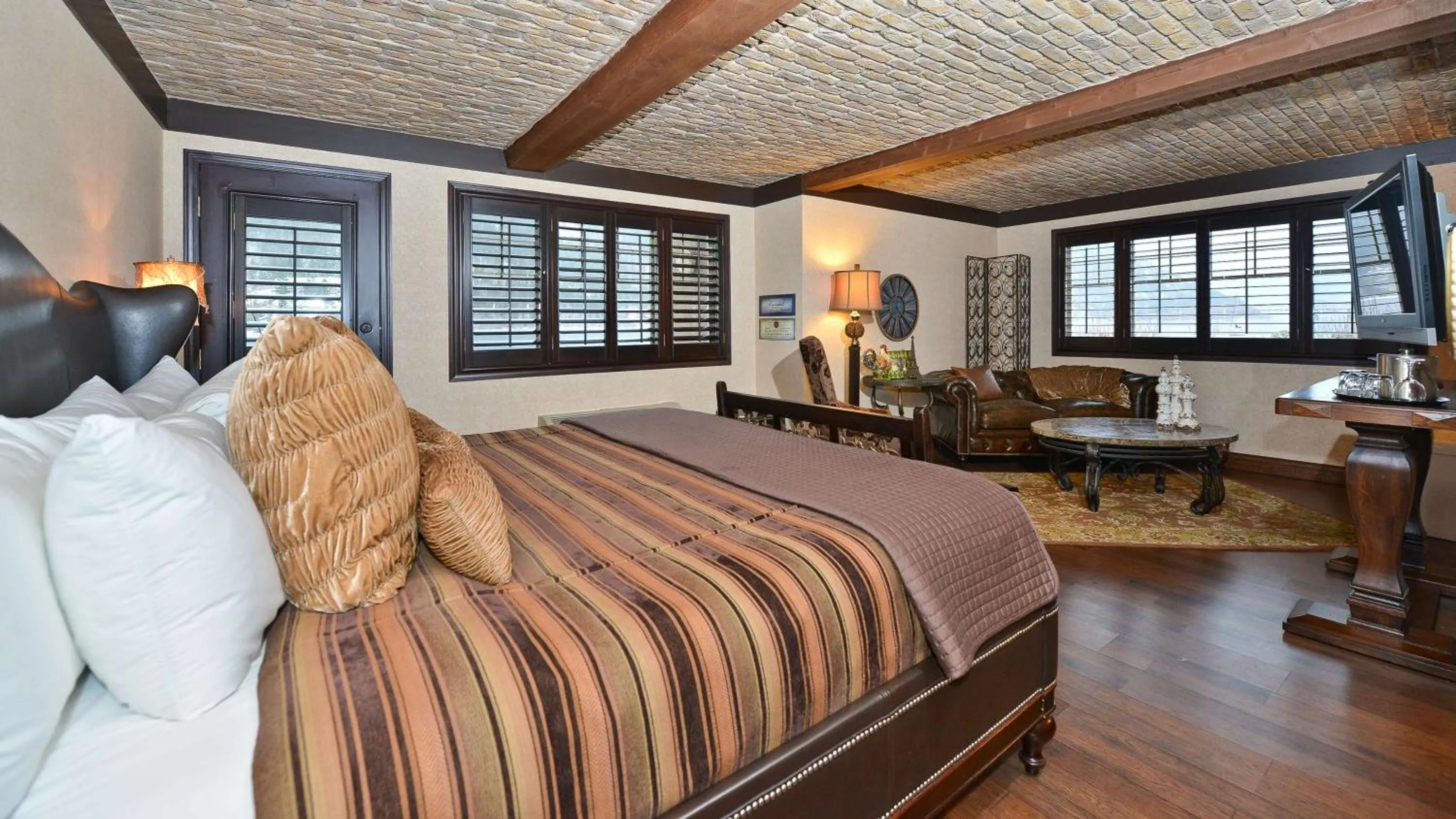 Bedroom, Bed in Prestige Lakeside Resort, WorldHotels Elite