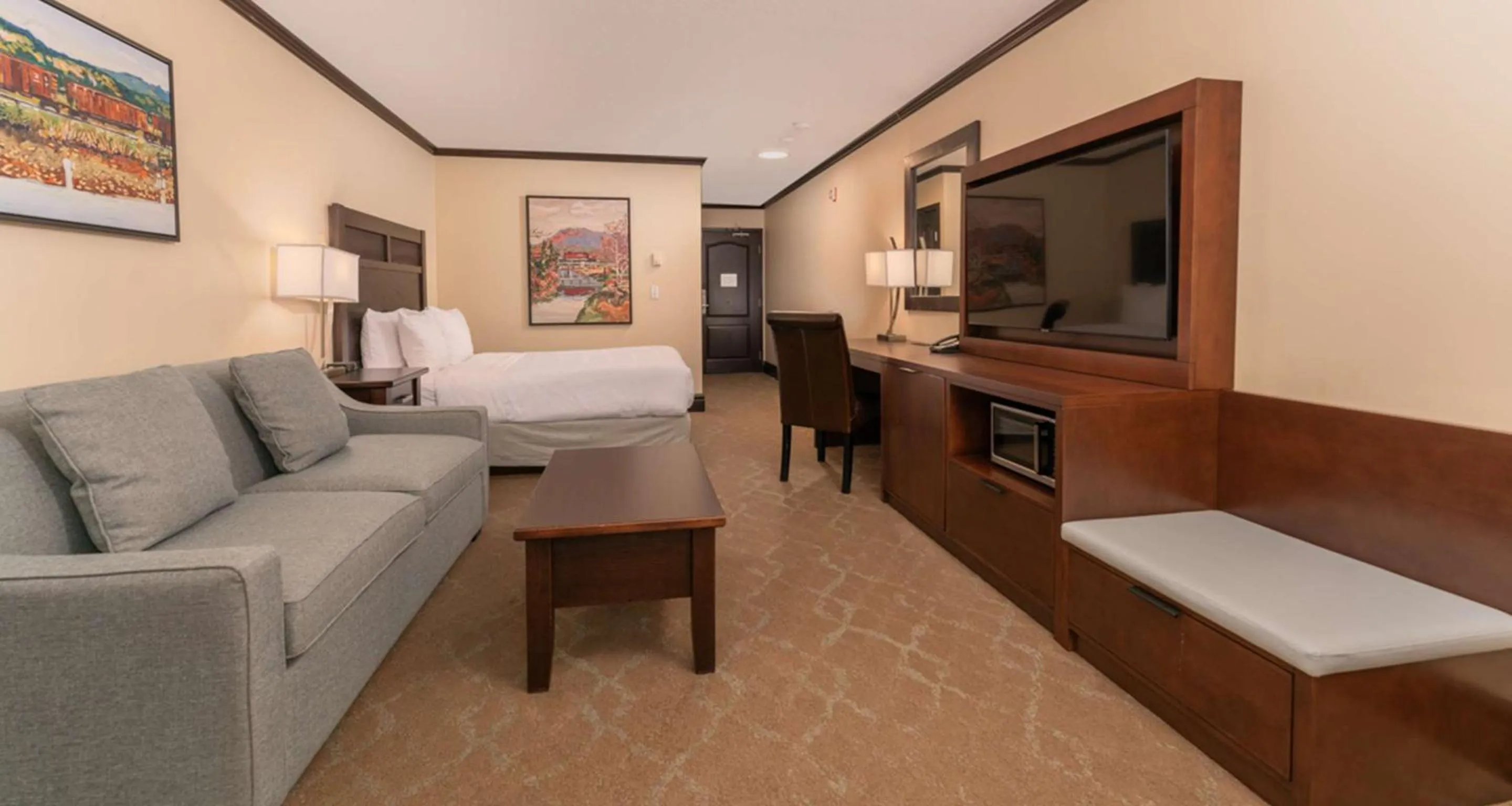 Bedroom, Bed in Prestige Rocky Mountain Resort Cranbrook, WorldHotels Crafted