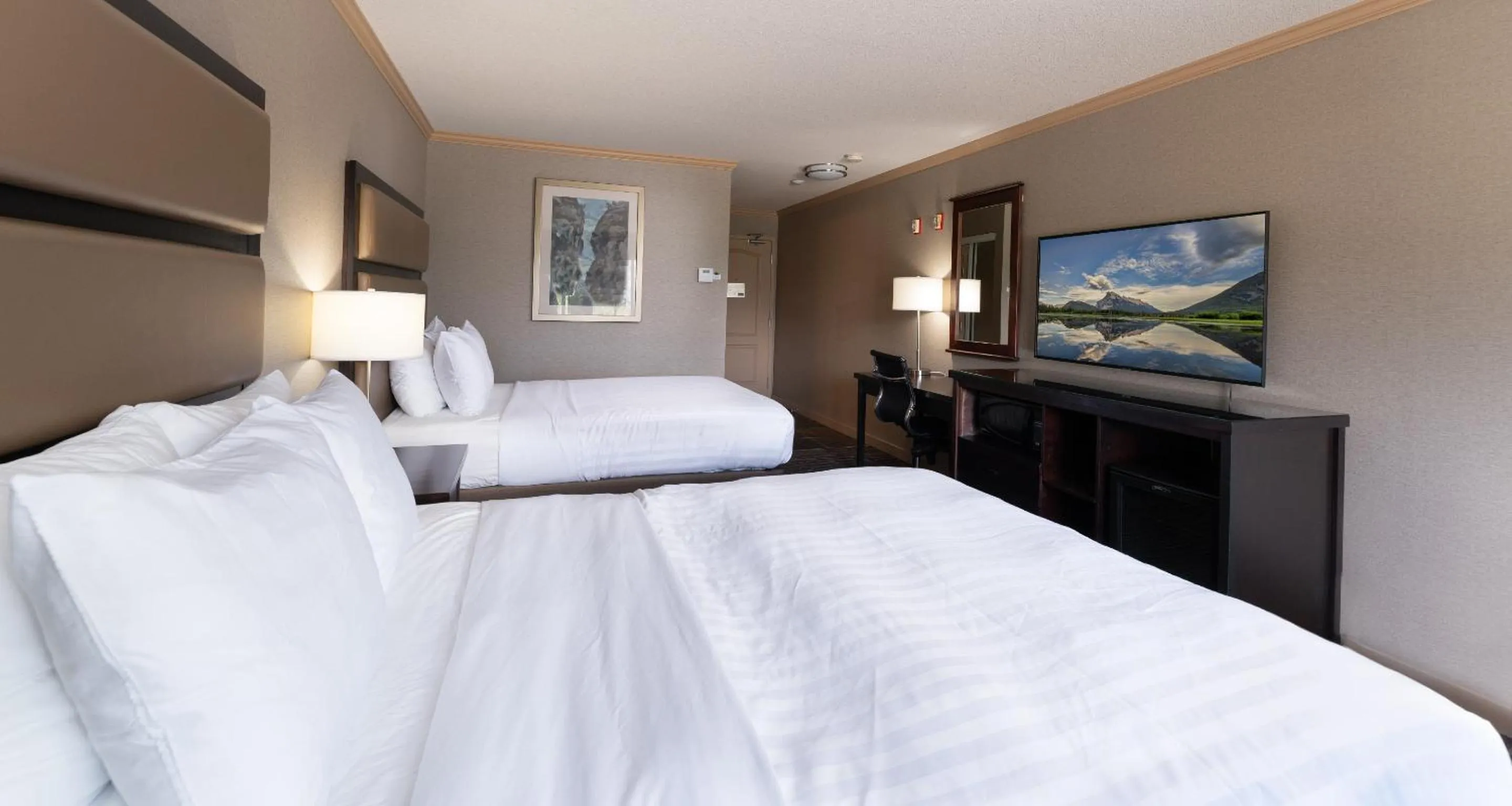 TV and multimedia, Bed in Prestige Radium Hot Springs Resort, WorldHotels Crafted