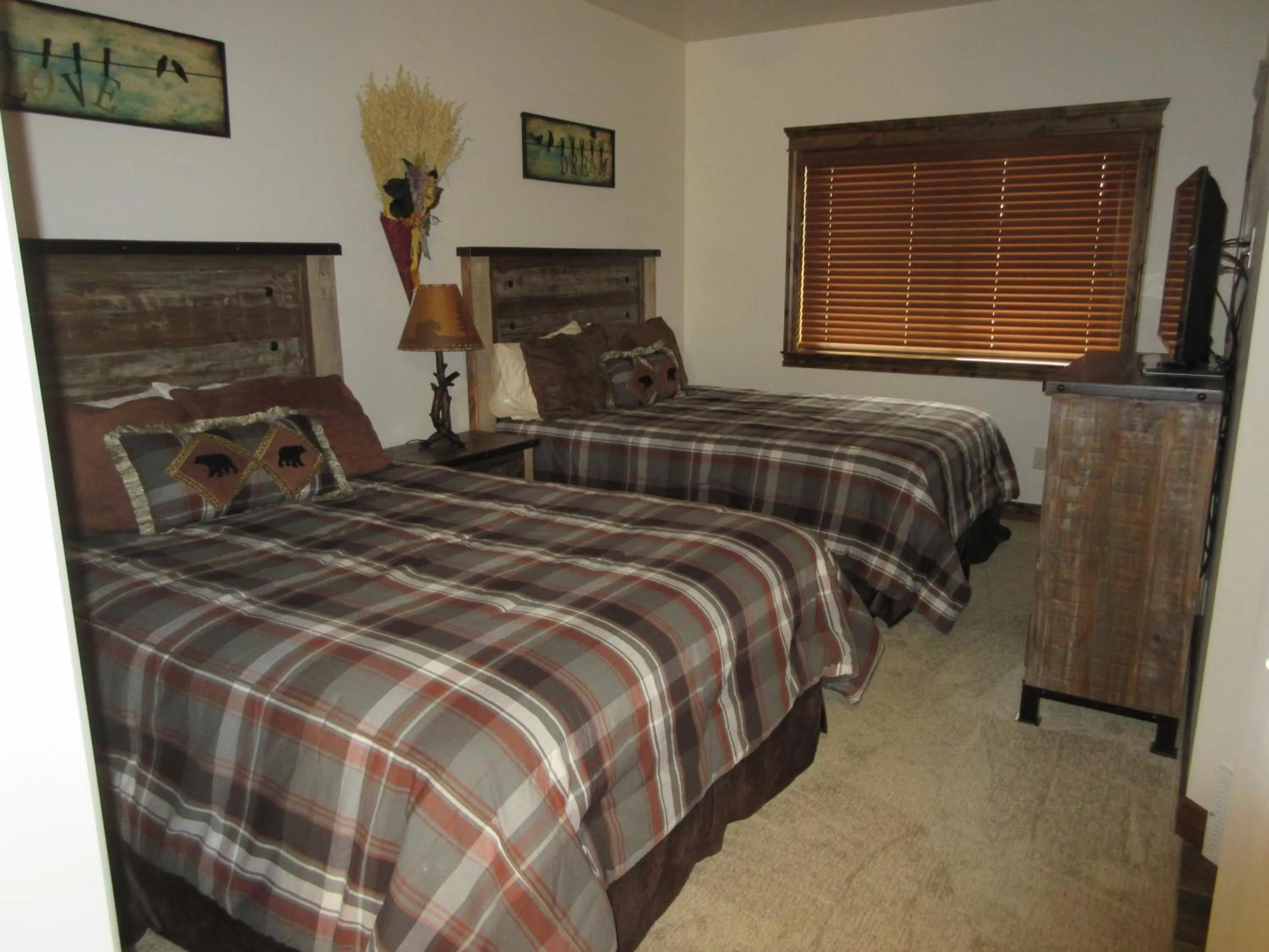 Bed in Townhomes on the Green